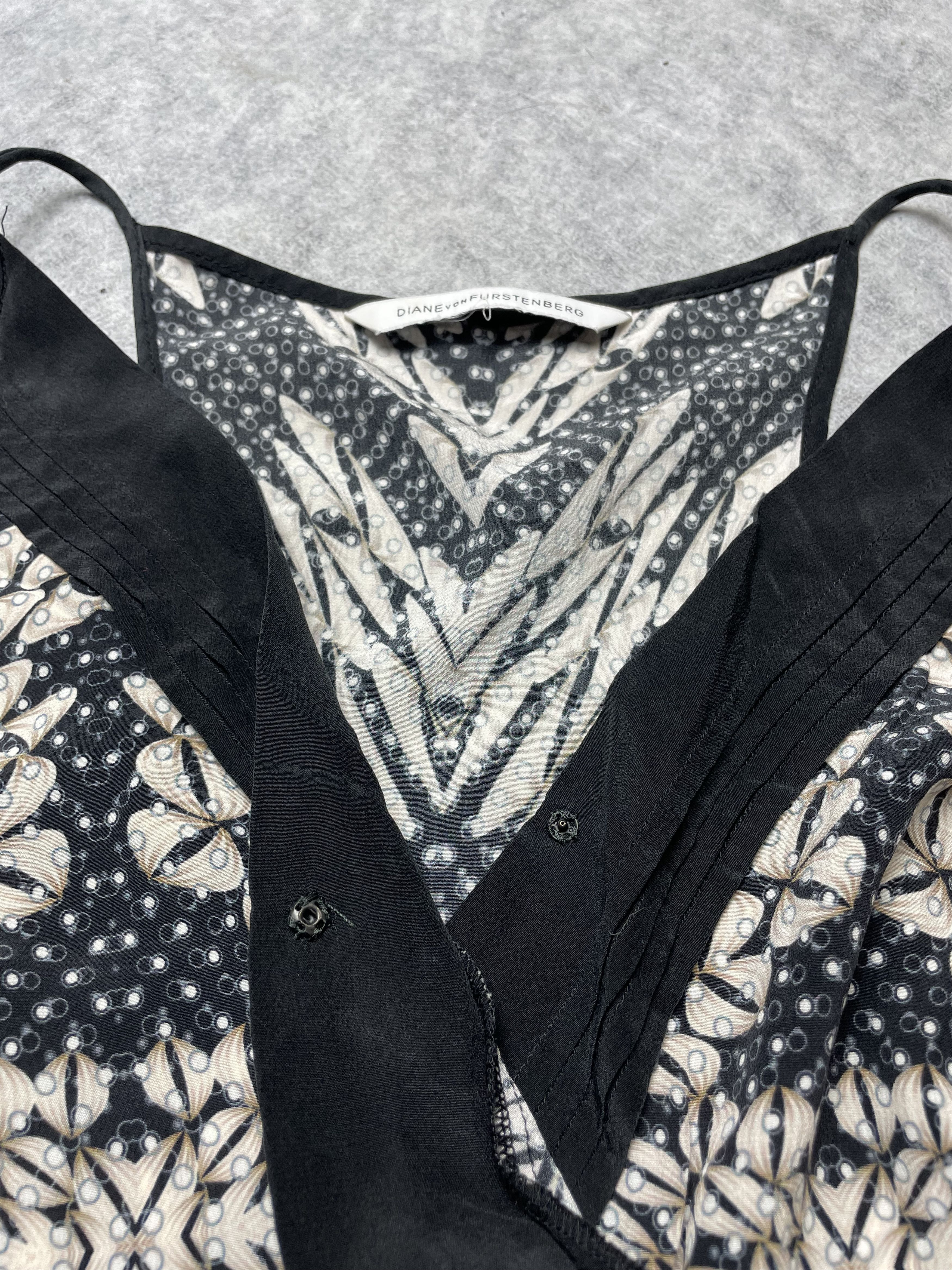 Diane von Furstenberg Diane Von Furstenberg Shany Printed Silk Jumpsuit Size 28" / US 6 / IT 42 - 6 Thumbnail