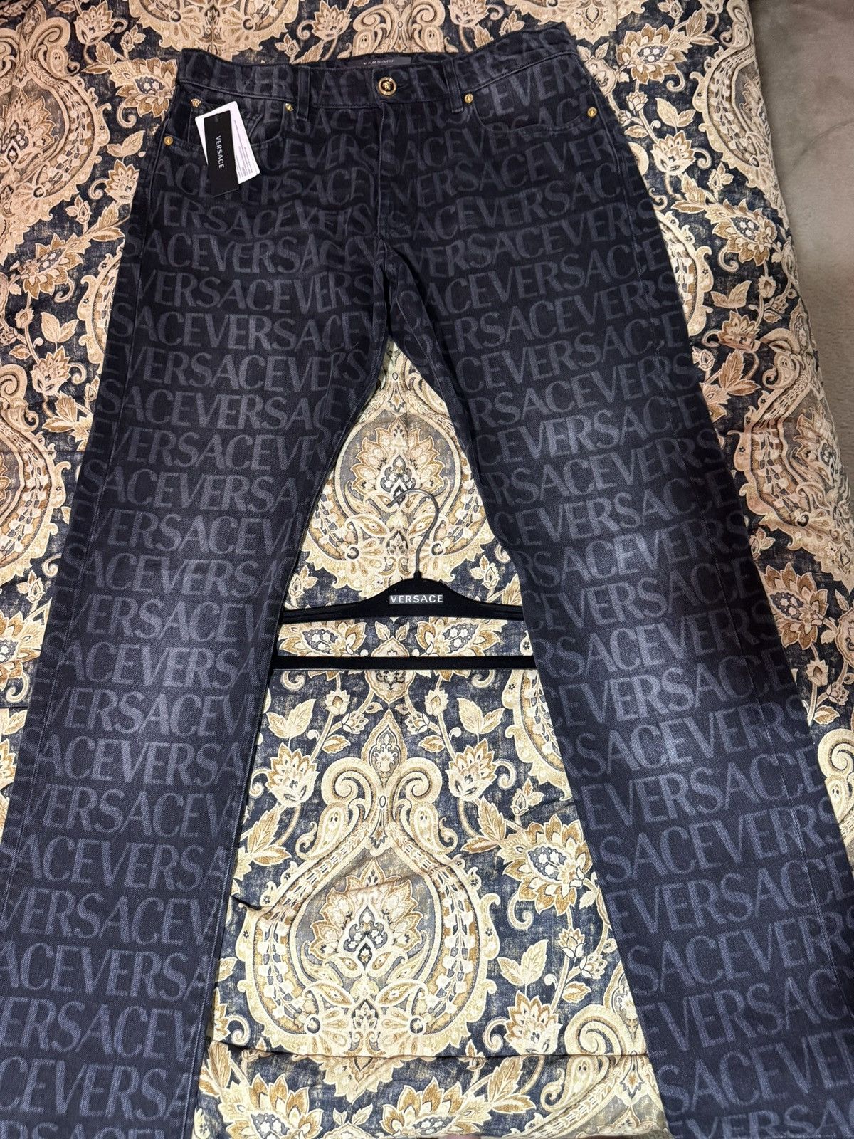 Versace Versace logo all over jeans Size US 34 / EU 50 - 2 Thumbnail