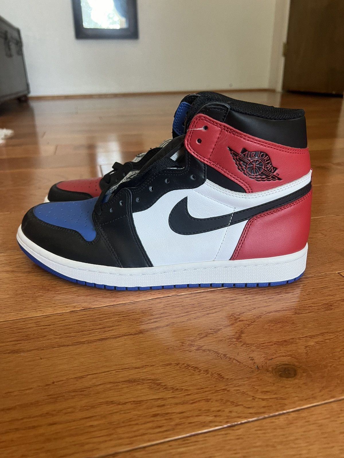 Jordan Brand 2016 Air Jordan 1 Retro High OG 'Top 3' Size US 9.5 / EU 42-43 - 4 Thumbnail