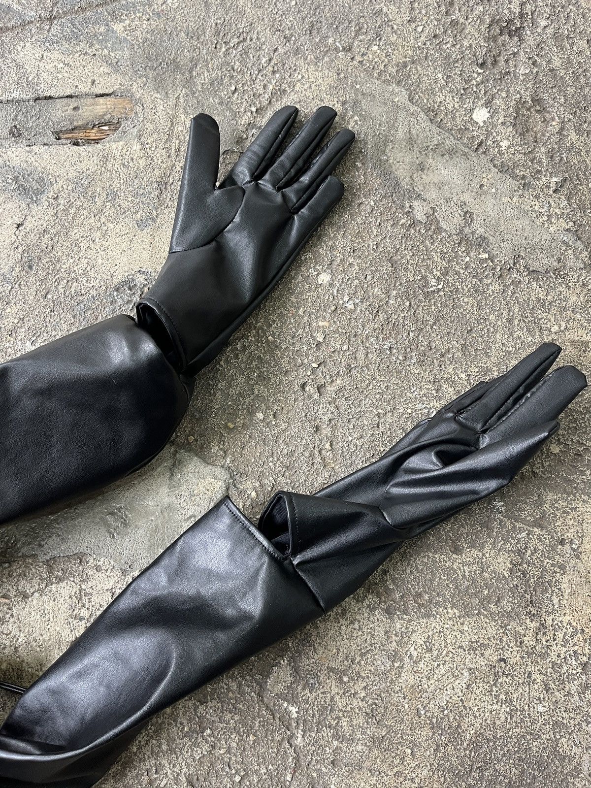 Comme des Garcons Comme Des Garcons Noir Kei Ninomiya Leather Gloves Size US M / EU 48-50 / 2 - 8 Thumbnail