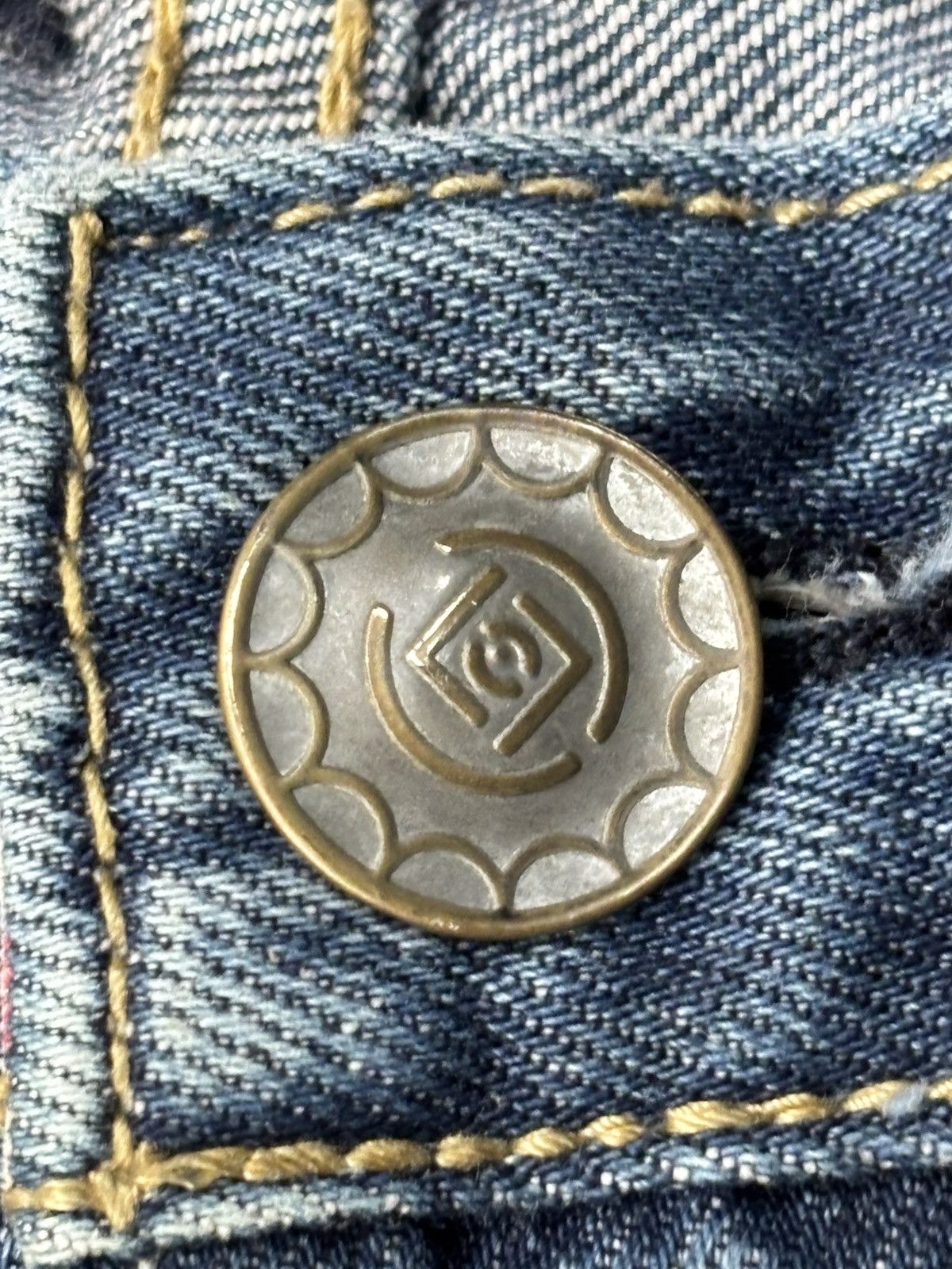 CLOT × Levi's Clot x Levi’s x Original Fake Kaws Size US 31 - 15 Thumbnail