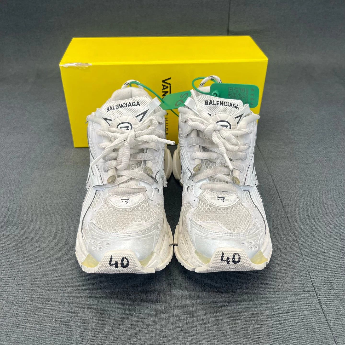 Balenciaga Balenciaga Runner White 2x Worn Like New 40 Size US 7 / EU 40 - 4 Thumbnail