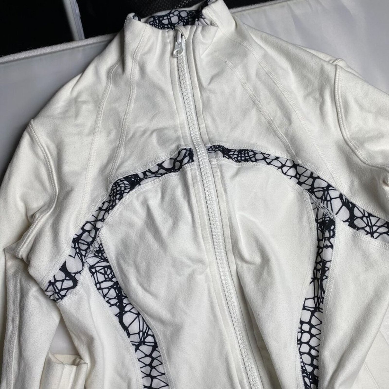 Lululemon Lululemon Define Jacket Brushed White / White Black Size M / US 6-8 / IT 42-44 - 4 Thumbnail