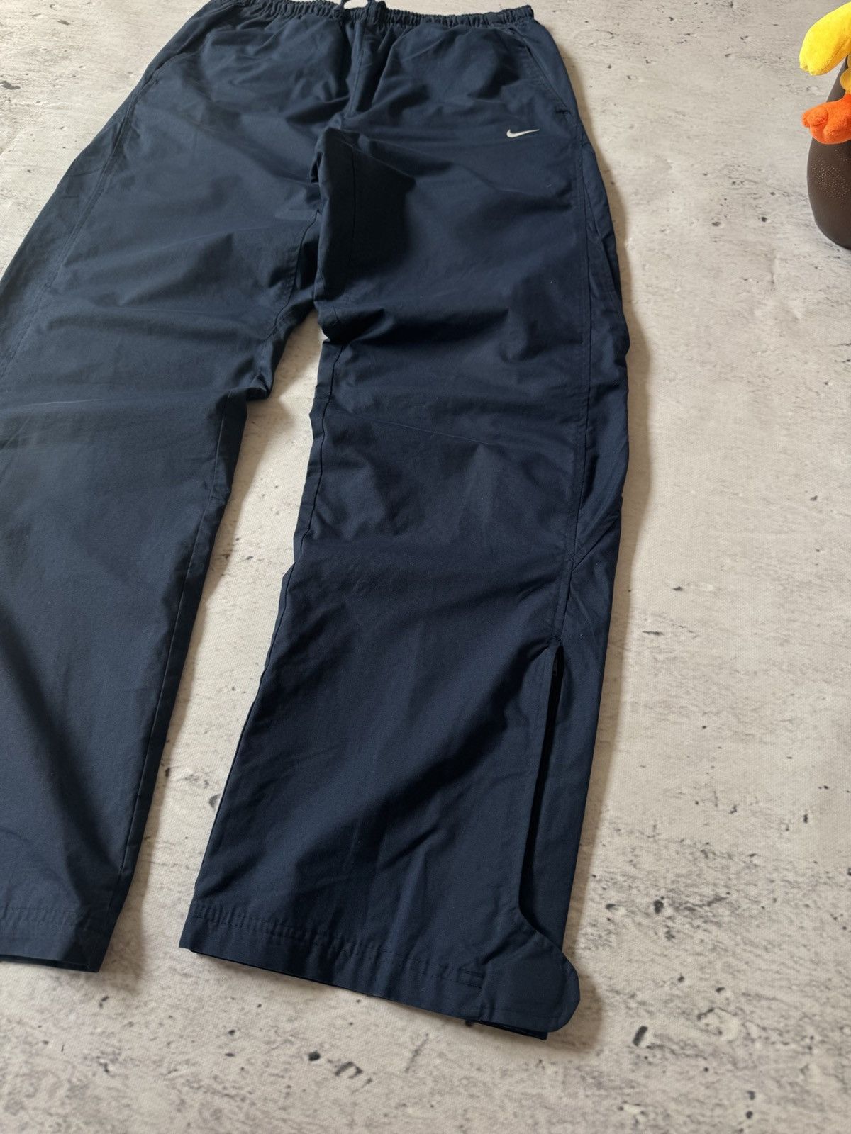 Nike × Vintage NIKE NYLON VINTAGE Y2K OVERSIZE BAGGY FIT PANTS SWEATPANTS Size US 32 / EU 48 - 4 Thumbnail