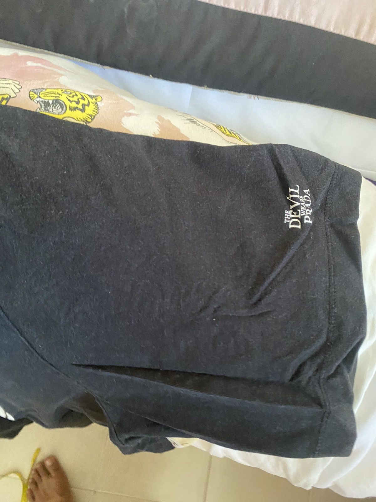 Uniqlo The Devil Wears Prada Size US XL / EU 56 / 4 - 6 Thumbnail