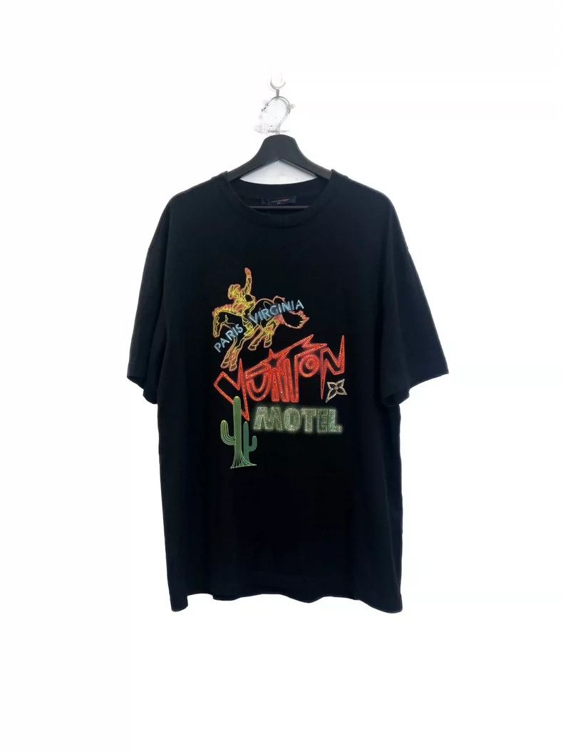 Louis Vuitton Louis Vuitton Graffiti rhinestone print short sleeves Size US XXL / EU 58 / 5 - 1 Thumbnail