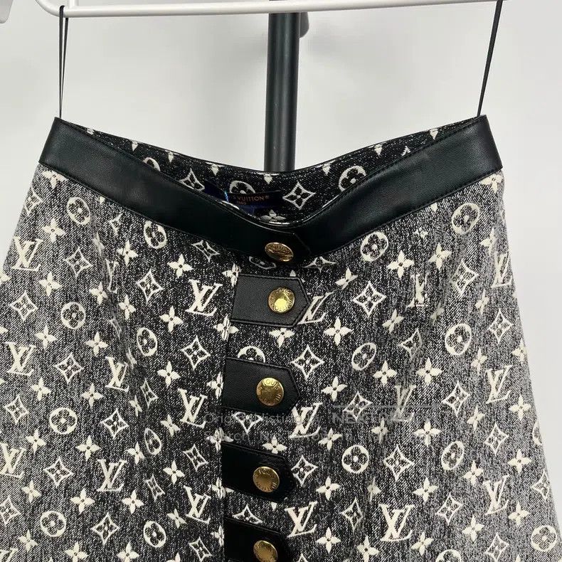 Louis Vuitton Louis Vuitton Denim Skirt Size 35" - 3 Thumbnail