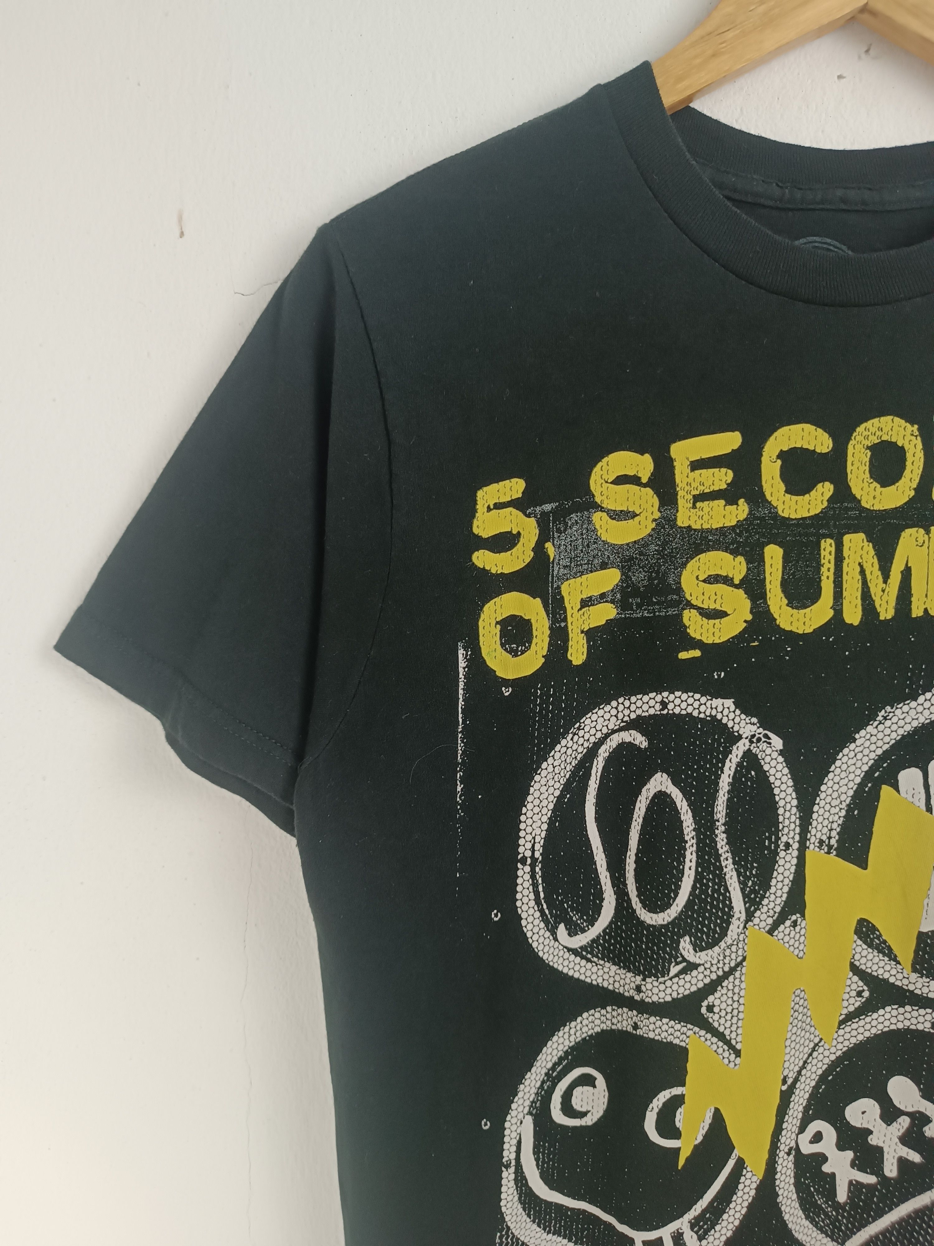Band Tees VINTAGE 5 SECONDS OF SUMMER TEE VAMPS ONE OK ROCK Size US M / EU 48-50 / 2 - 5 Thumbnail