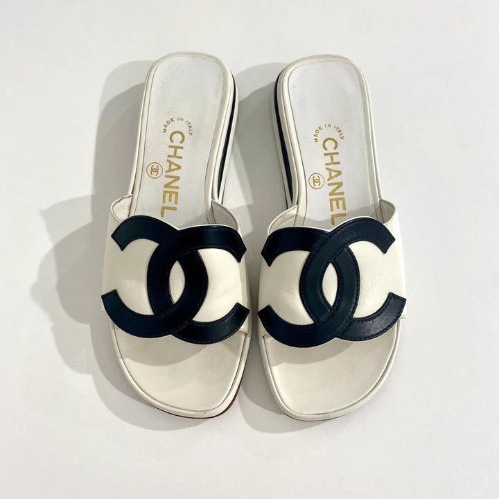 Chanel os11x0426 Vintage CC Slide Sandals in Black/White Size US 8 / IT 38 - 3 Thumbnail