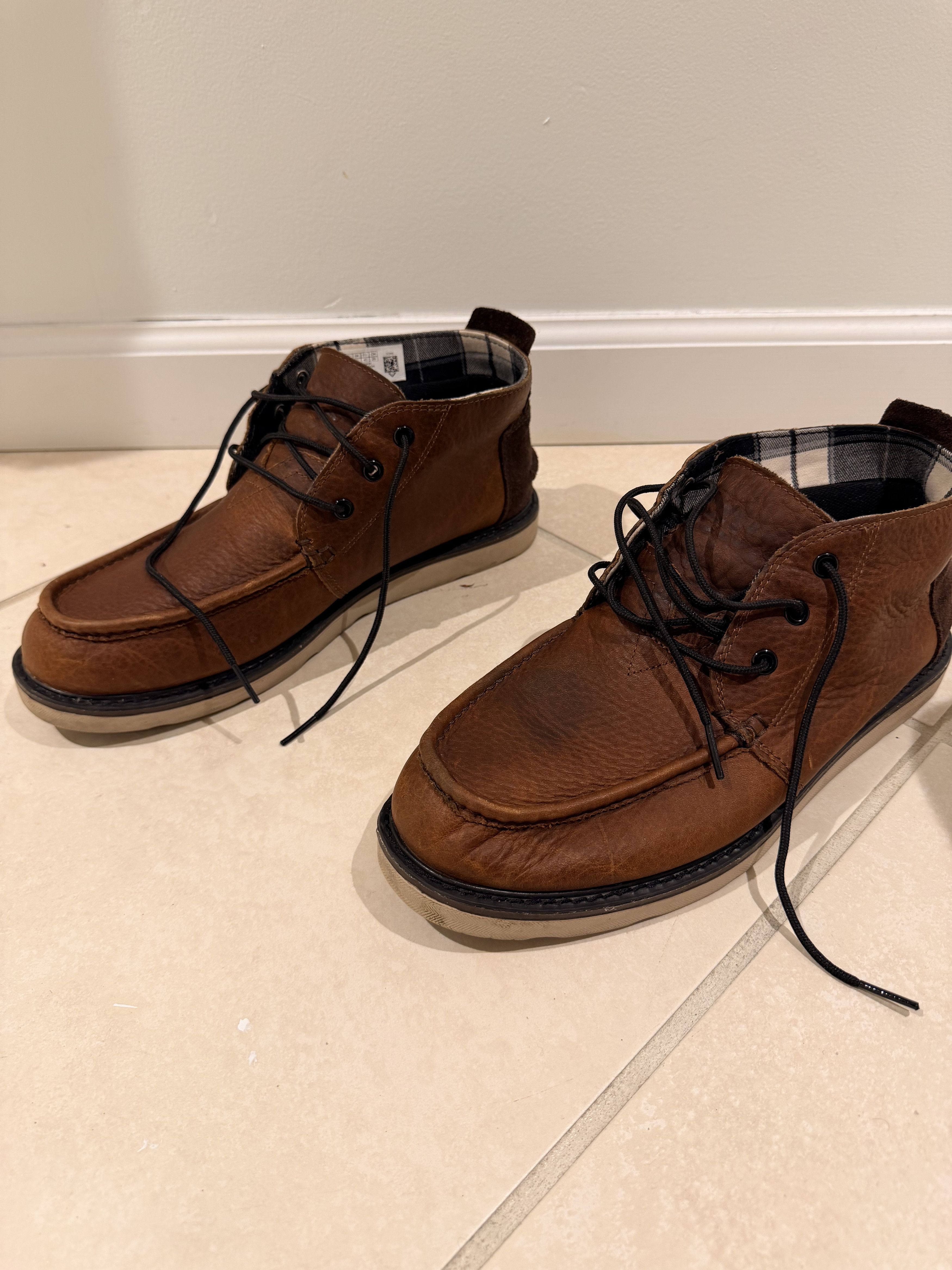 Toms Waterproof Chelsea Boots Size US 10 / EU 43 - 1 Thumbnail