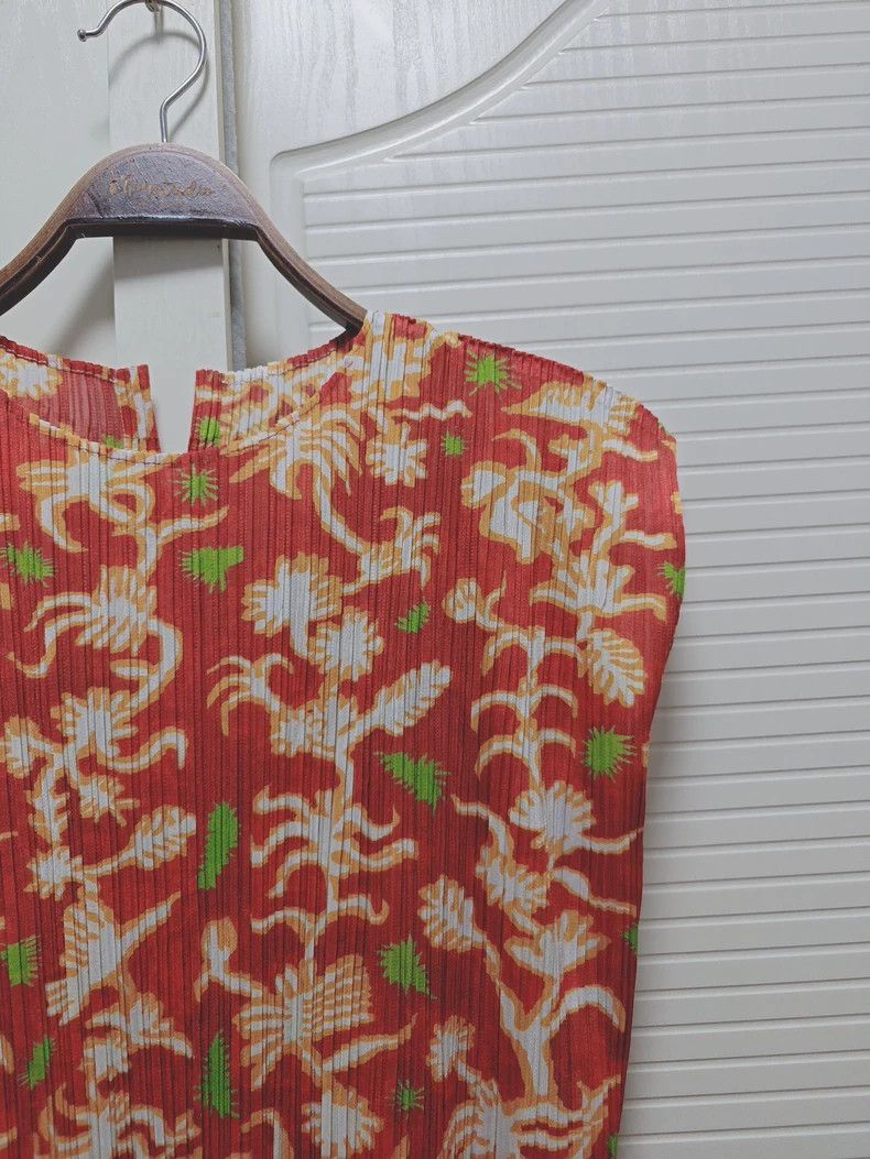 Issey Miyake Issey Miyake size:5 A red floral print top Size S / US 4 / IT 40 - 4 Thumbnail
