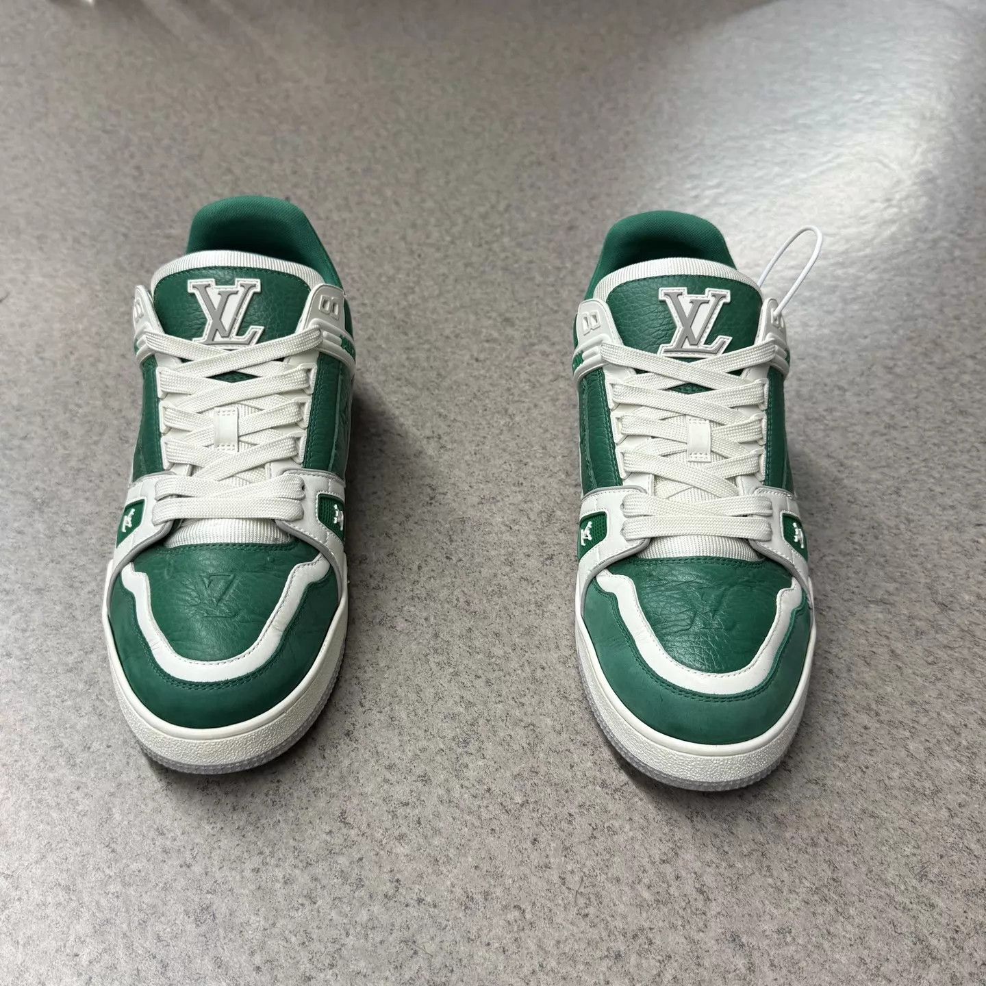 Louis Vuitton Louis Vuitton Trainer New White Green Embossed 8.5/42.5 Size US 9.5 / EU 42-43 - 2 Thumbnail