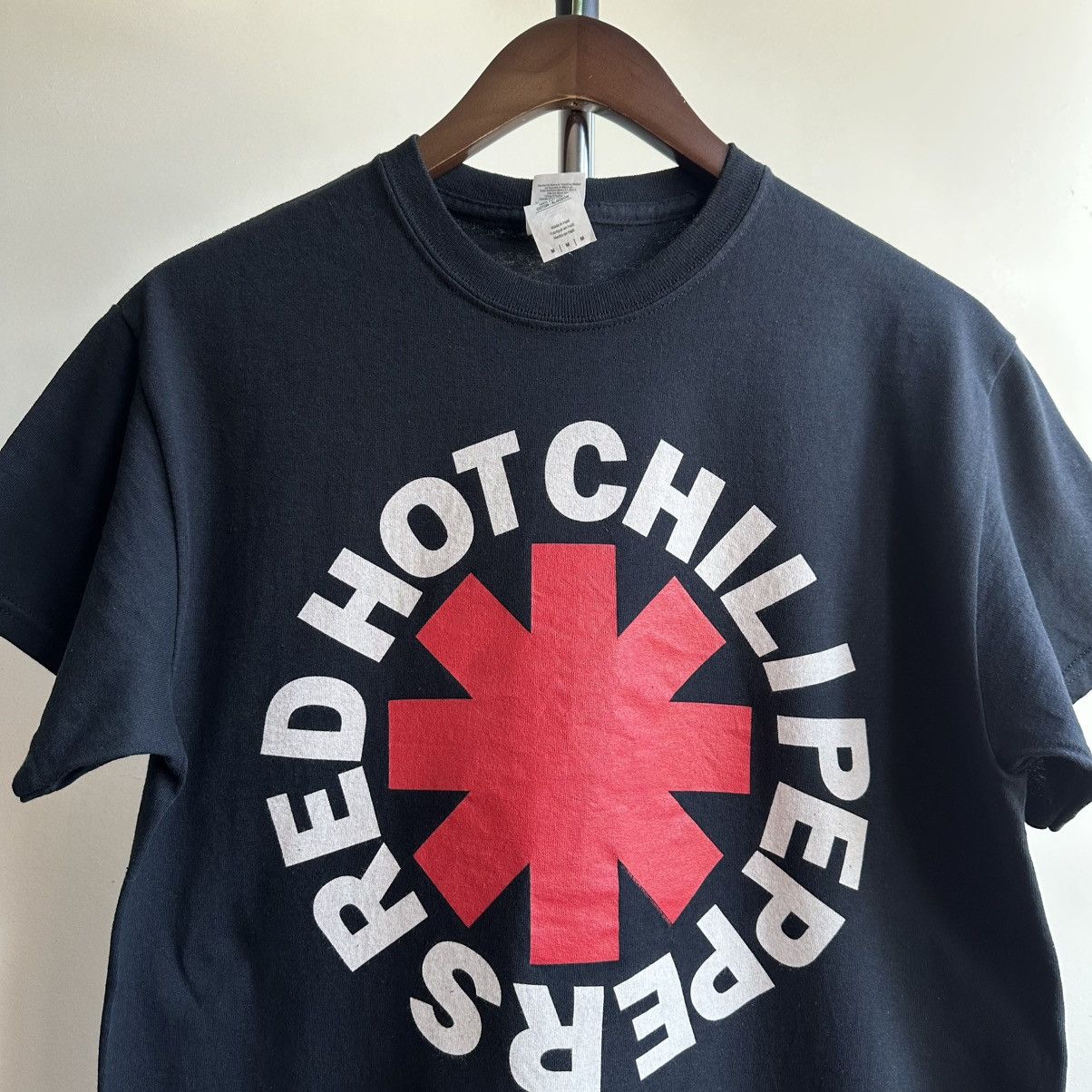 Band Tees × Vintage VINTAGE Y2K RED HOT CHILI PEPPERS BIG LOGO TEE Size US M / EU 48-50 / 2 - 2 Thumbnail
