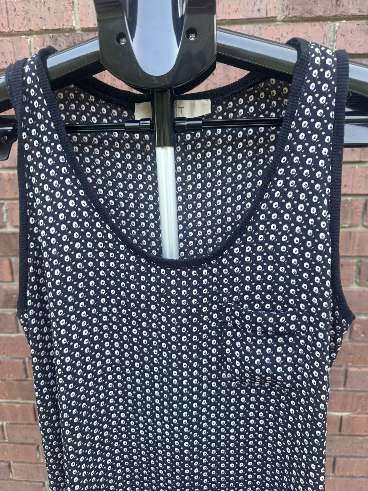 Loft Ann Taylor Loft Navy Floral Pocket Tank Top Size XS Size XS / US 0-2 / IT 36-38 - 4 Thumbnail