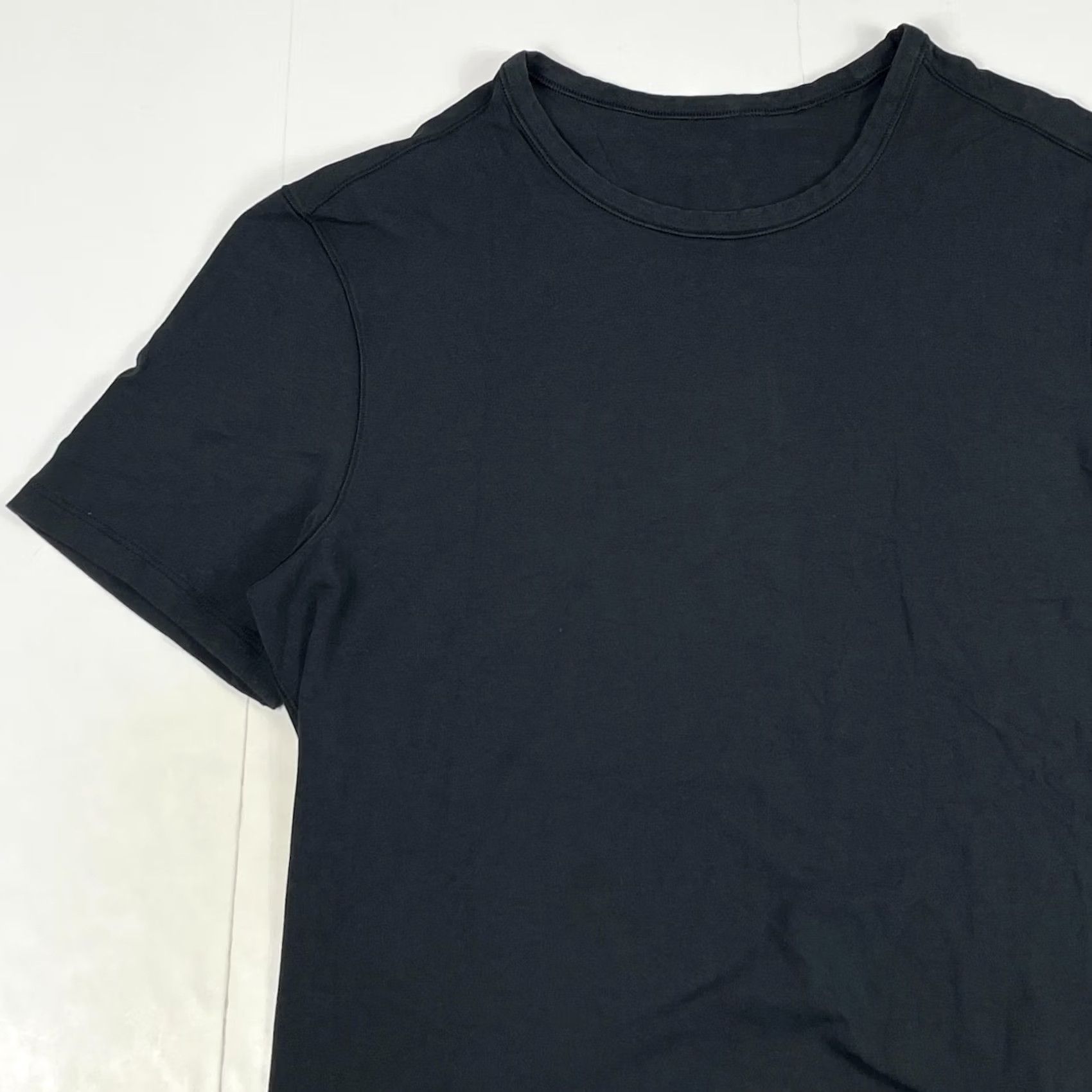 Lululemon Lululemon Mens Medium Black 5 Year Basic Short Sleeve Workout Gym Stretch Shirt Size US M / EU 48-50 / 2 - 2 Thumbnail