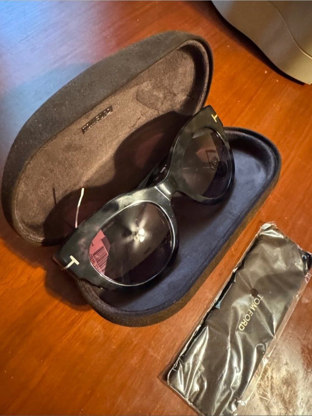 Tom Ford Marbled Gray Cat-Eye Sunglasses with Pink Gradient Lenses Size ONE SIZE - 7 Thumbnail