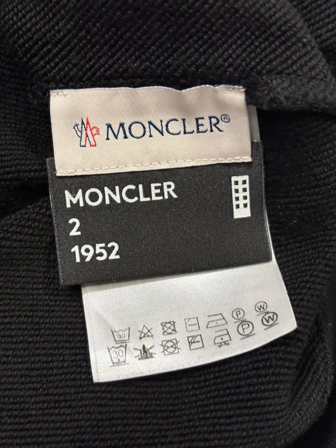 Moncler Moncler Black Logo Crewneck Sweater Size US M / EU 48-50 / 2 - 10 Thumbnail