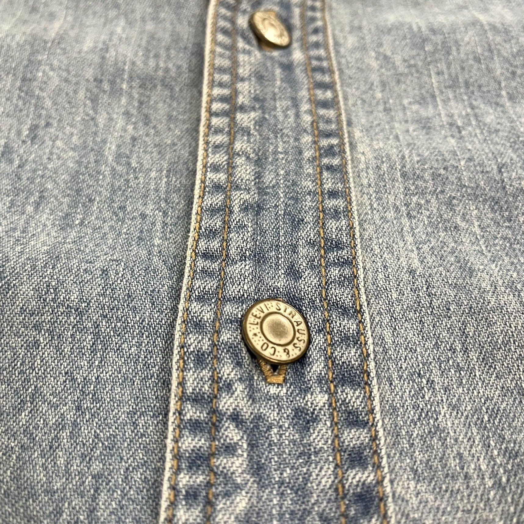 Levi's VINTAGE LEVIS Shirt Mens Large Blue Red Tab Denim Button Collared Trucker Rodeo Western Size US L / EU 52-54 / 3 - 5 Thumbnail