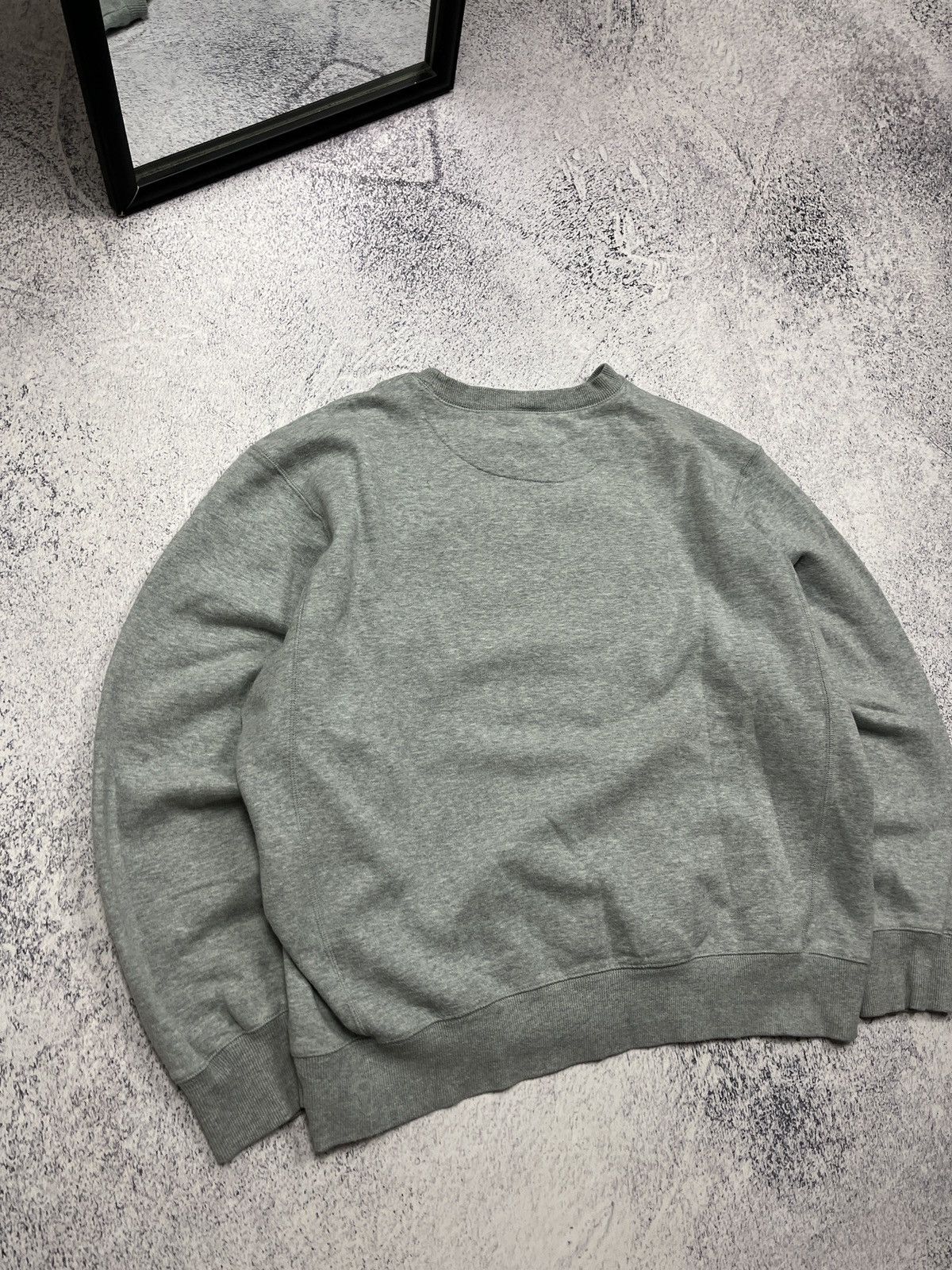 Nike Nike Vintage 00’s Basic Grey Sweatshirt Mini Swoosh Logo Size US L / EU 52-54 / 3 - 11 Thumbnail