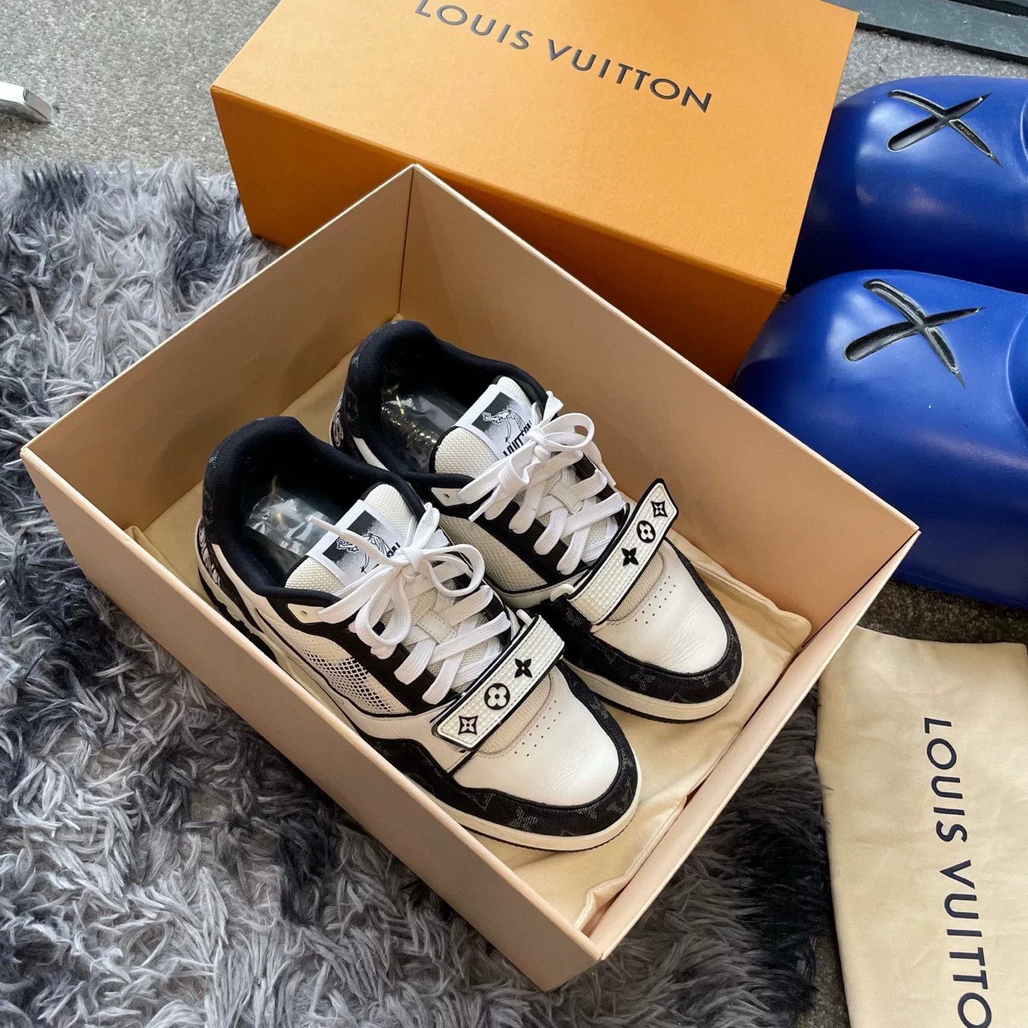 Louis Vuitton LV Trainer Black White Sneakers Size US 9.5 / EU 42-43 - 1 Thumbnail