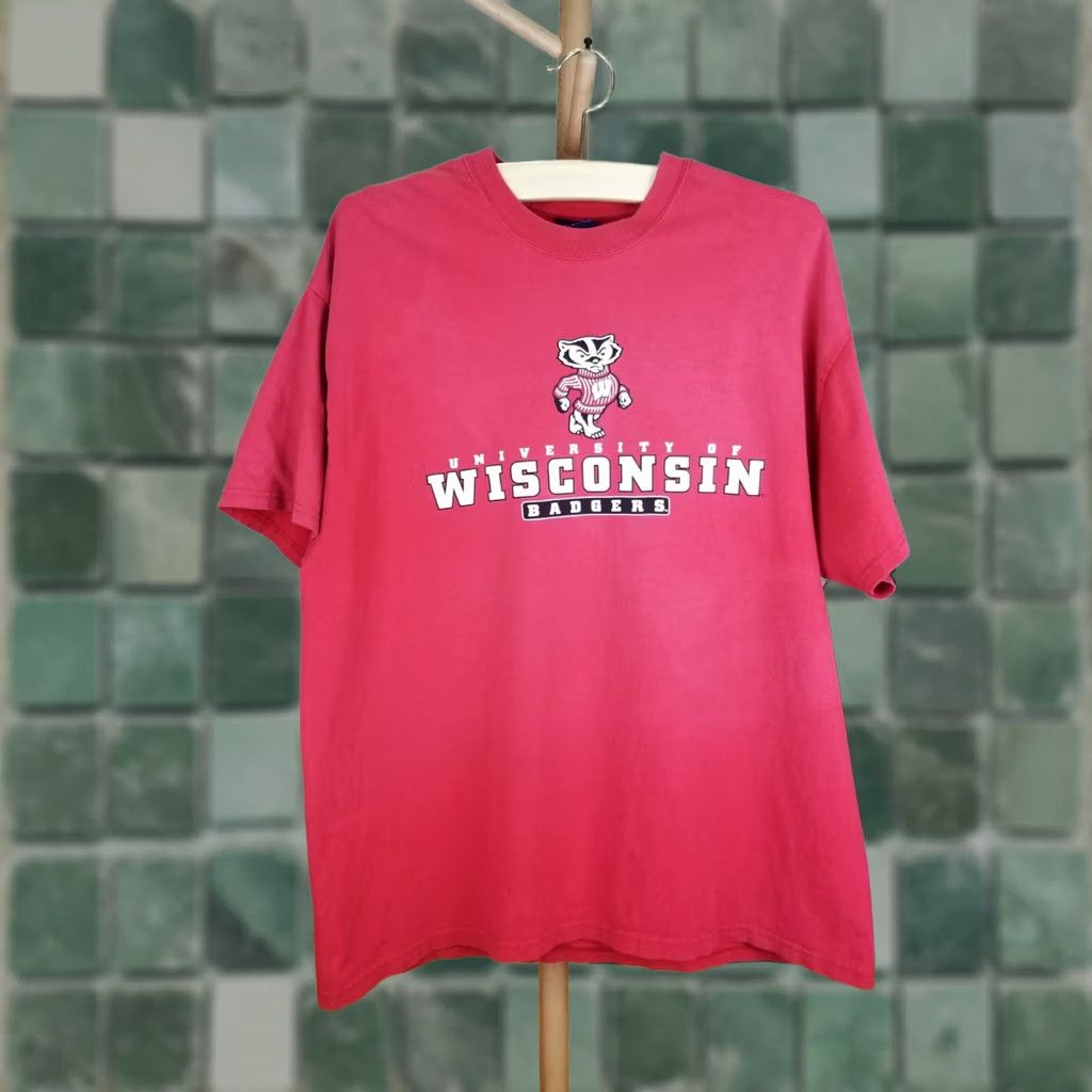 NCAA VINTAGE 90' UNIVERSITY OF WISCONSIN BADGERS RED NCAA COTTON T-SHIRT SZ XL Size US XL / EU 56 / 4 - 1 Thumbnail
