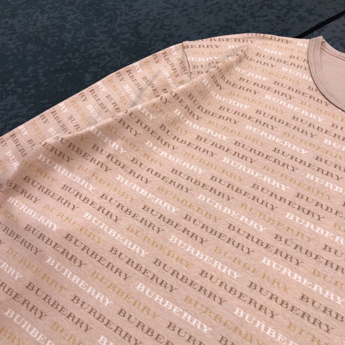Burberry Burberry London Spellout Overprint Long Sleeve Shirt Size US L / EU 52-54 / 3 - 4 Thumbnail