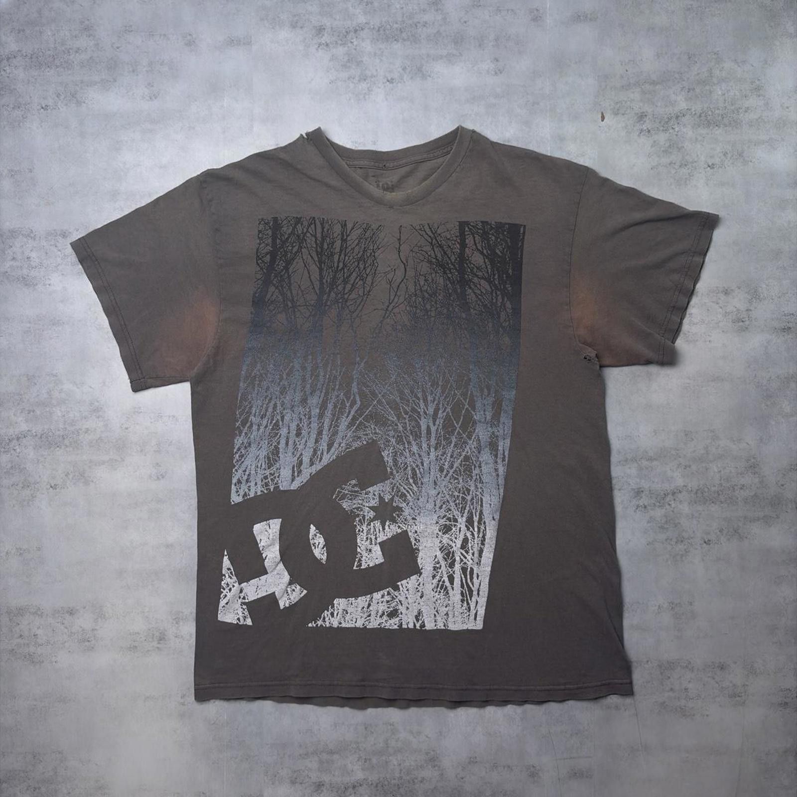 Other Y2K Grey DC Shoes Grunge Distressed Gothic Skater T-Shirt Size US L / EU 52-54 / 3 - 1 Thumbnail