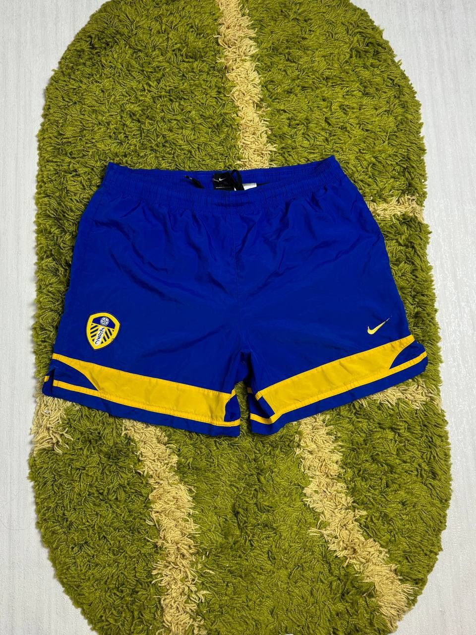 Nike Blockore Vintage Nike Leeds United soccer shorts jersey Size US M / EU 48-50 / 2 - 1 Thumbnail