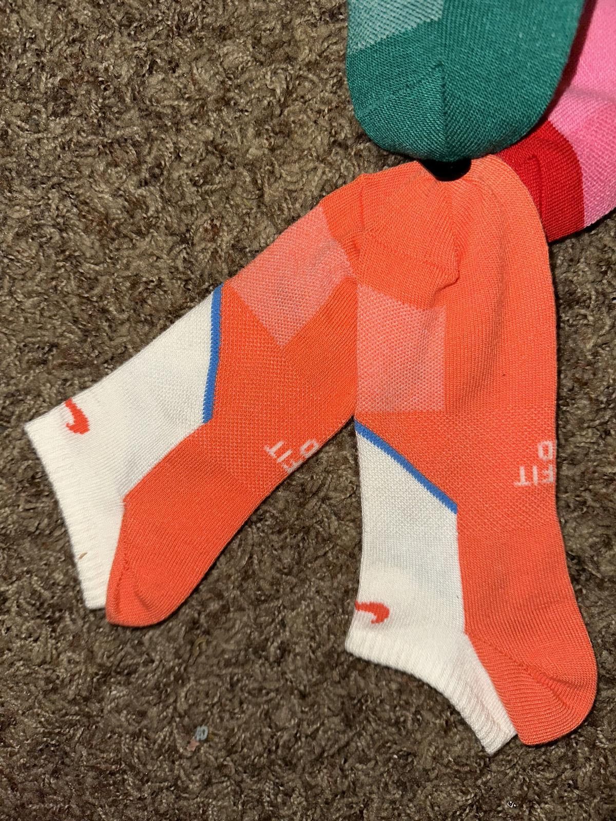 Nike Nike Women’s Multicolors 6-Pack Everyday Cushion Socks Size ONE SIZE - 5 Thumbnail