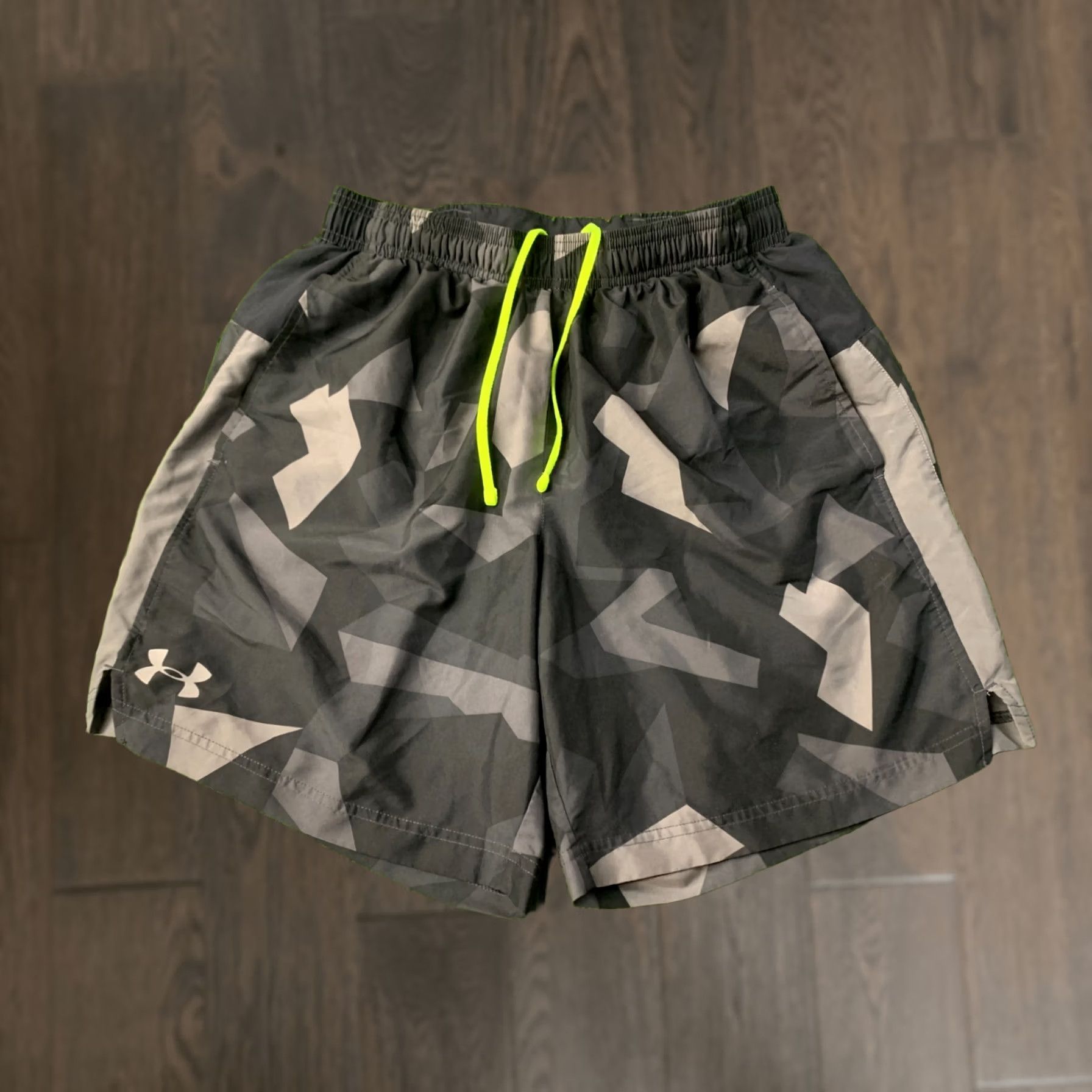 Under Armour Under Armour HeatGear ORIGINAL Training Shorts Mens S Black and Gray 1272870 Size US 29 - 1 Thumbnail