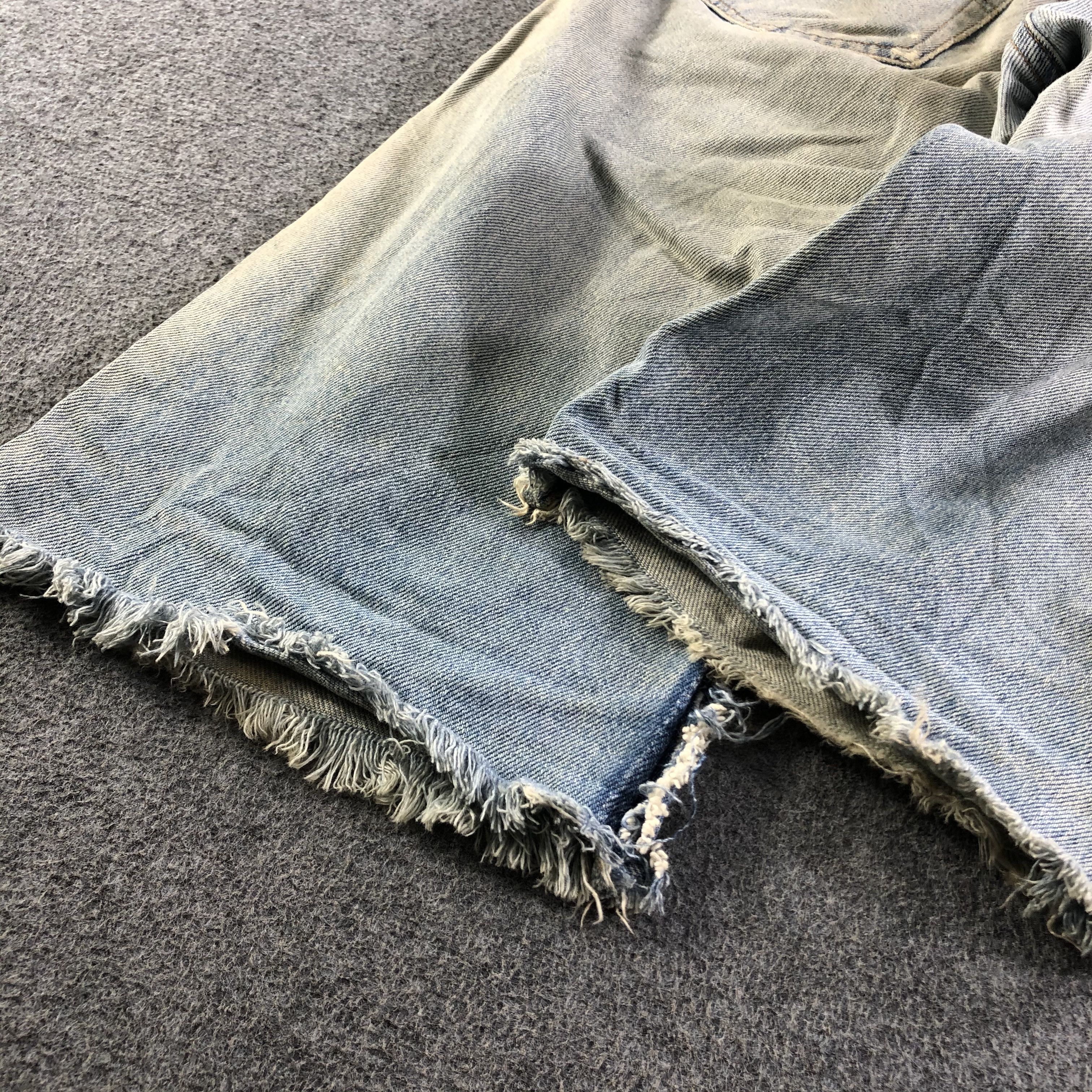 Levi's × Vintage Vintage 90s Light Wash Levis 501 Jeans-J3953 Size US 30 / EU 46 - 5 Thumbnail