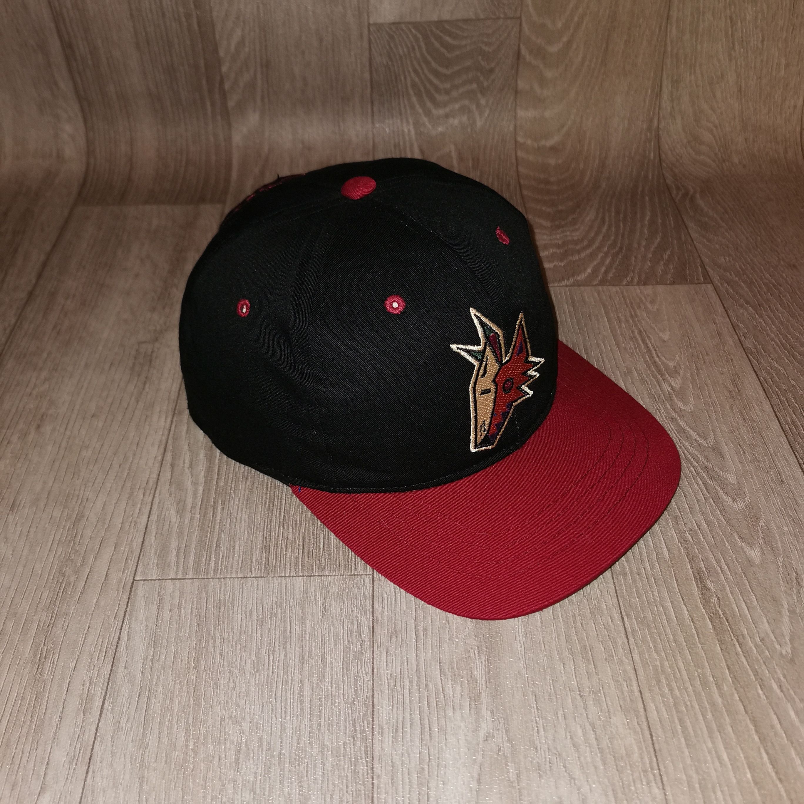 Starter RARE Vintage 1990s Phoenix Coyotes NHL Starter SnapBack Hat Size ONE SIZE - 6 Thumbnail
