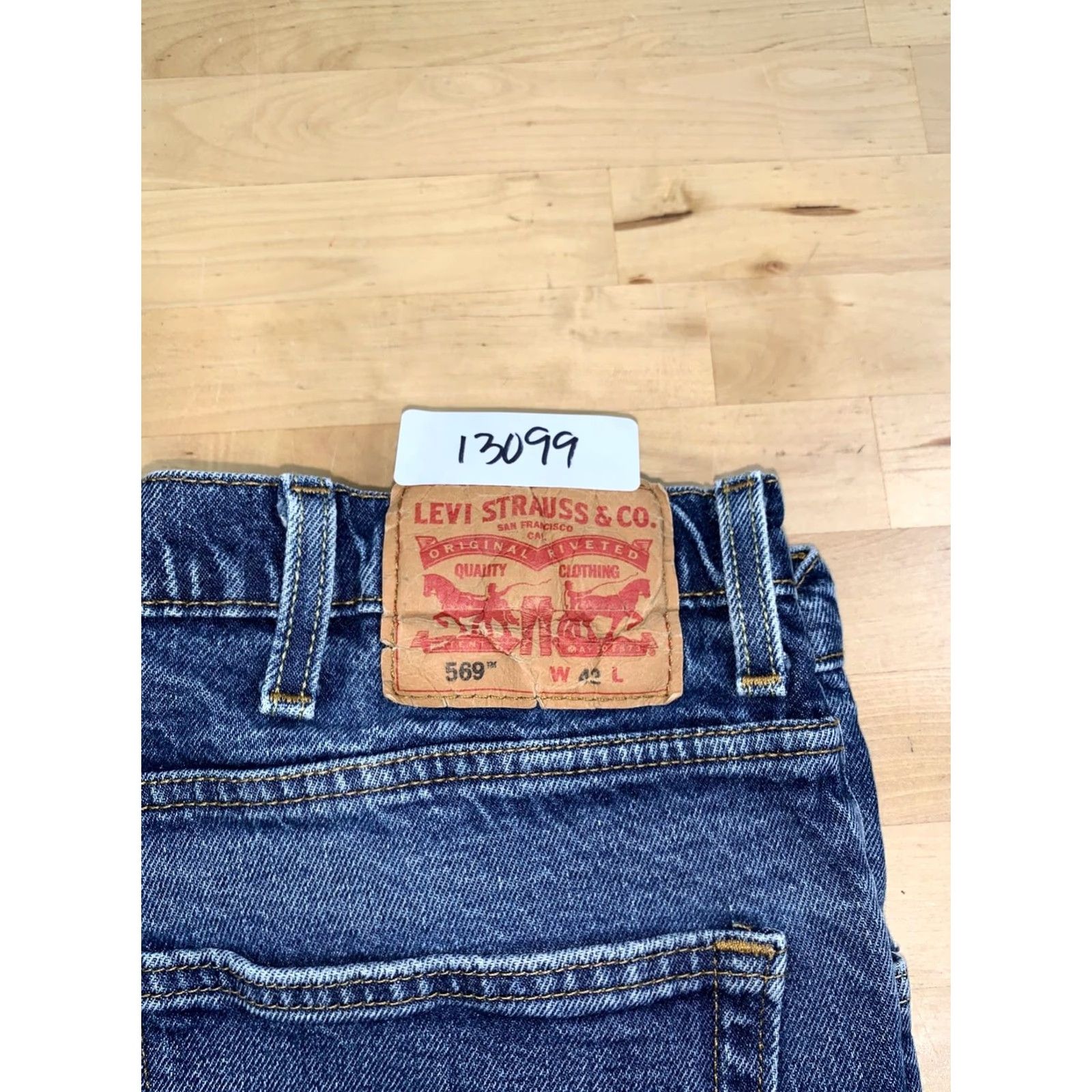 Levi's Levis 569 Jean Shorts Men 42 Blue Loose Skater Y2K 13099 Denim 5-Pocket Jorts Size US 42 / EU 58 - 2 Thumbnail
