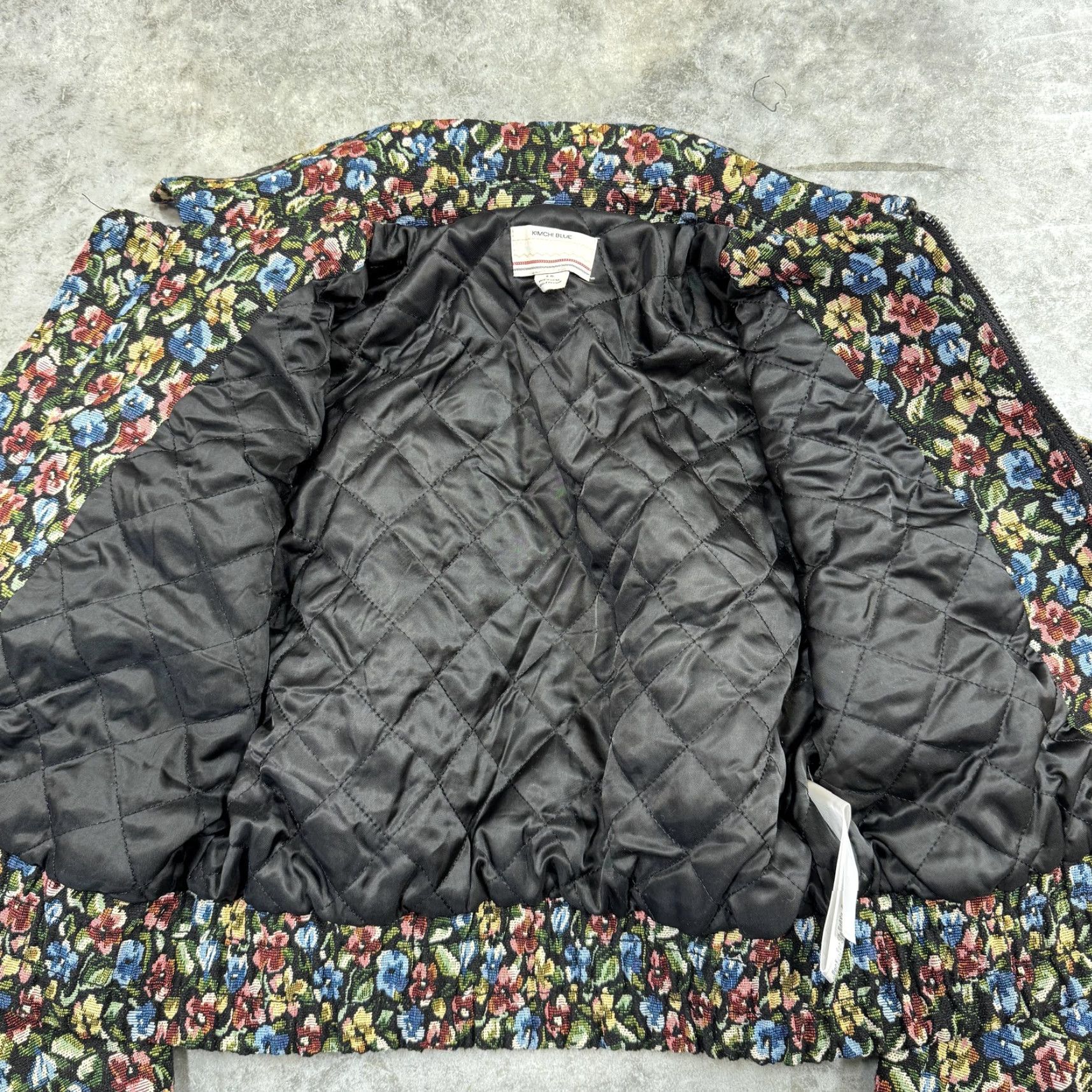 Vintage VINTAGE Kimchi Blue Jacket Womens Small Black Floral Tapestry Cropped Quilted Zip Up Size S / US 4 / IT 40 - 6 Thumbnail