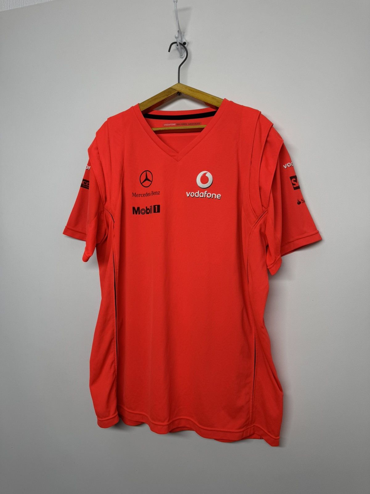 Mercedes-Benz Vodafone Vintage Mercedes-Benz McLaren racing tshirt Size US XL / EU 56 / 4 - 7 Thumbnail