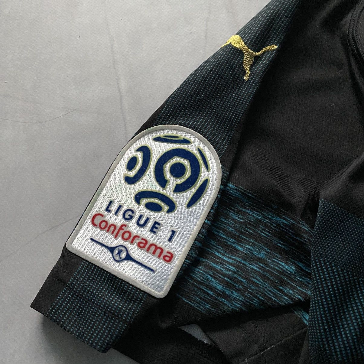 Puma # 22 Yves Olympique Marseille Puma 2017/2018 Jersey Size US L / EU 52-54 / 3 - 4 Thumbnail