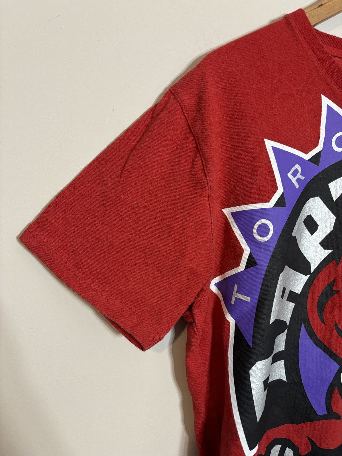 Mitchell & Ness Mitchell & Ness NBA Toronto Raptors Big Logo Shirt Vtg Style Size US M / EU 48-50 / 2 - 3 Thumbnail