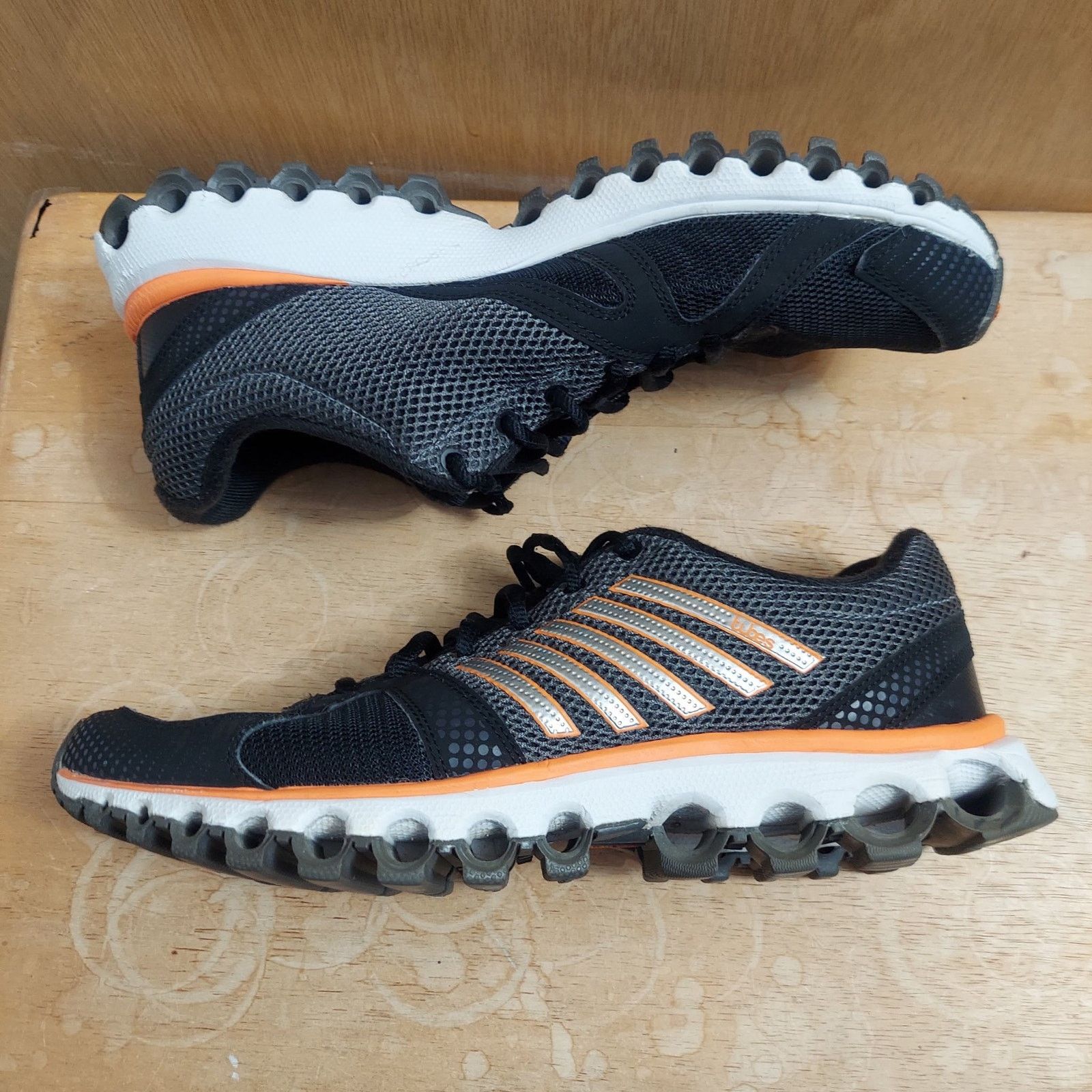 K-Swiss K-Swiss Men's US 11.5 Black Orange Cross Training Shoes EUC Size US 11.5 / EU 44-45 - 5 Thumbnail