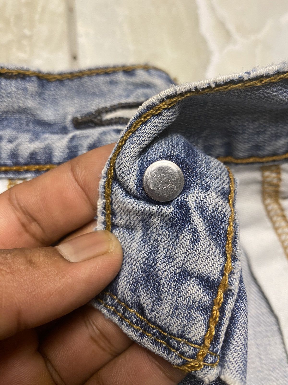 Levi's Light blue Levi’s distressed jean 505 Size US 34 / EU 50 - 11 Thumbnail
