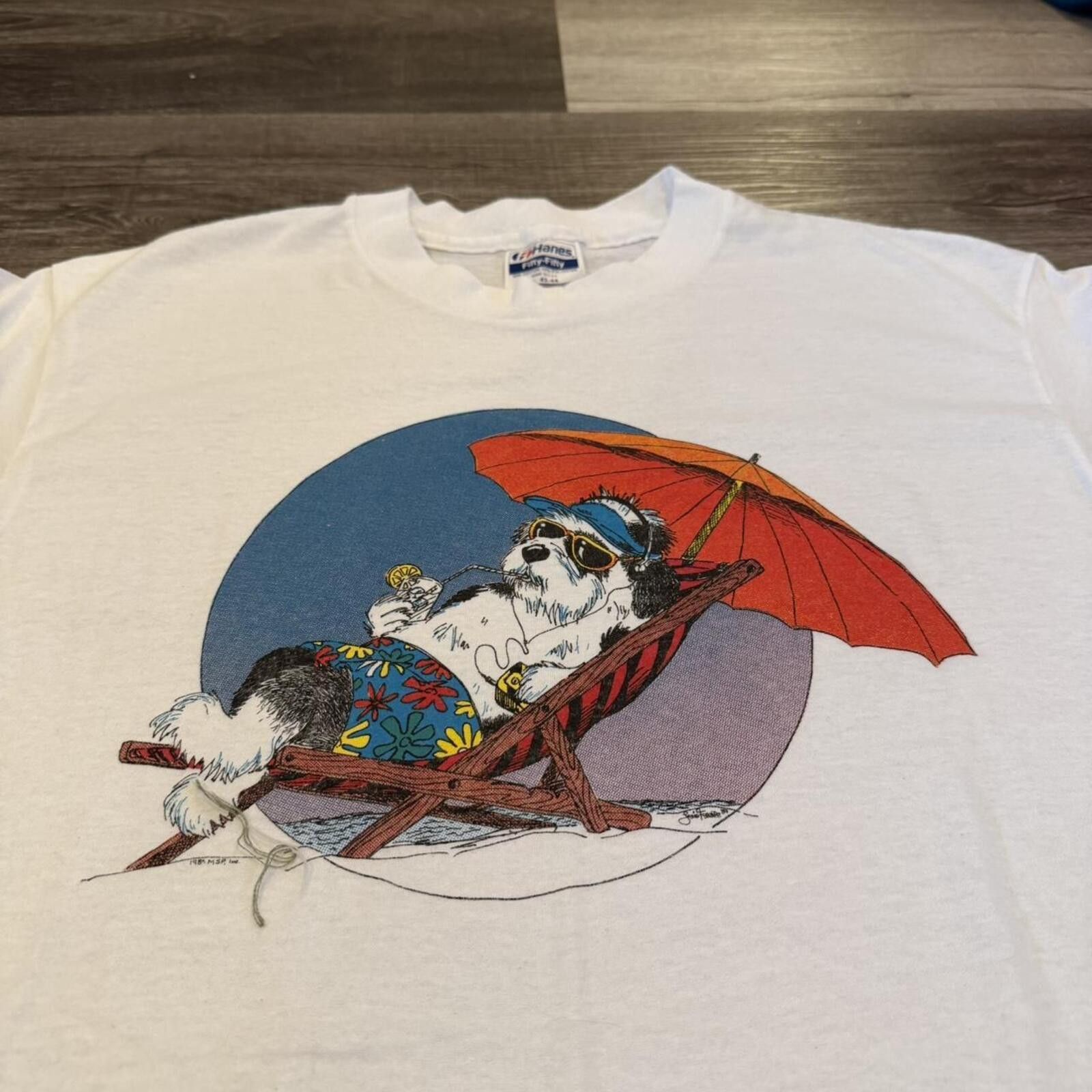 Hanes vintage chill dog on the beach t shirt 80s M/L Size US L / EU 52-54 / 3 - 1 Thumbnail
