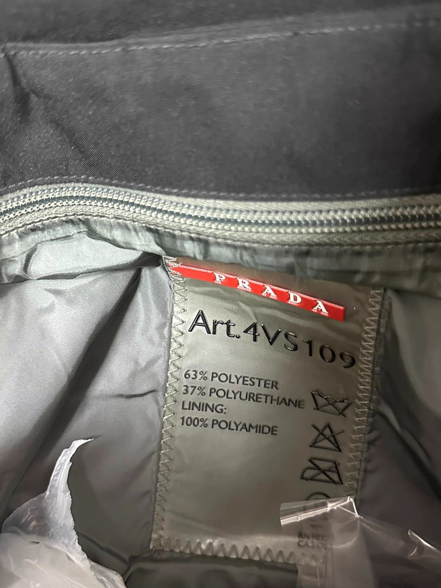Prada Black Crossbody Messenger Bag Size ONE SIZE - 9 Thumbnail