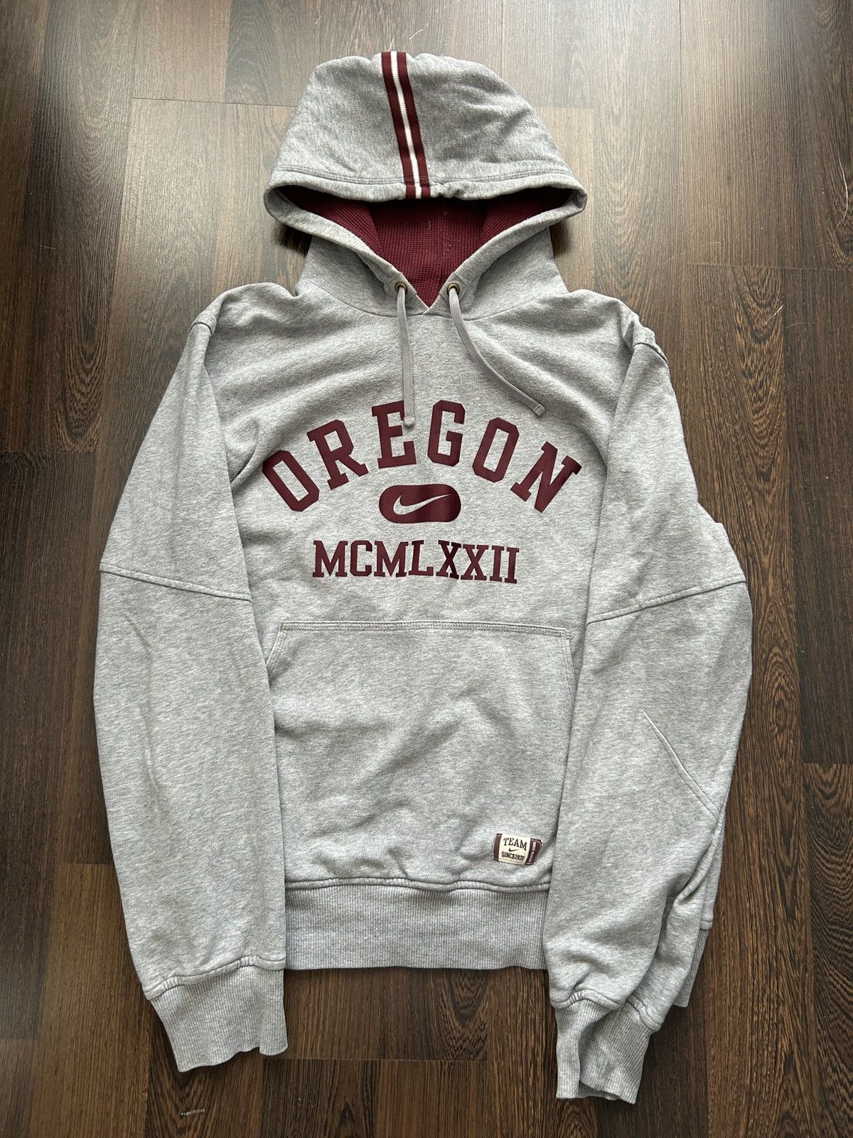 Nike × Vintage 🗿 NIKE TEAM OREGON CENTRAL SWOOSH SPELLOUT LOGO HOODIE Y2K Size US L / EU 52-54 / 3 - 1 Thumbnail