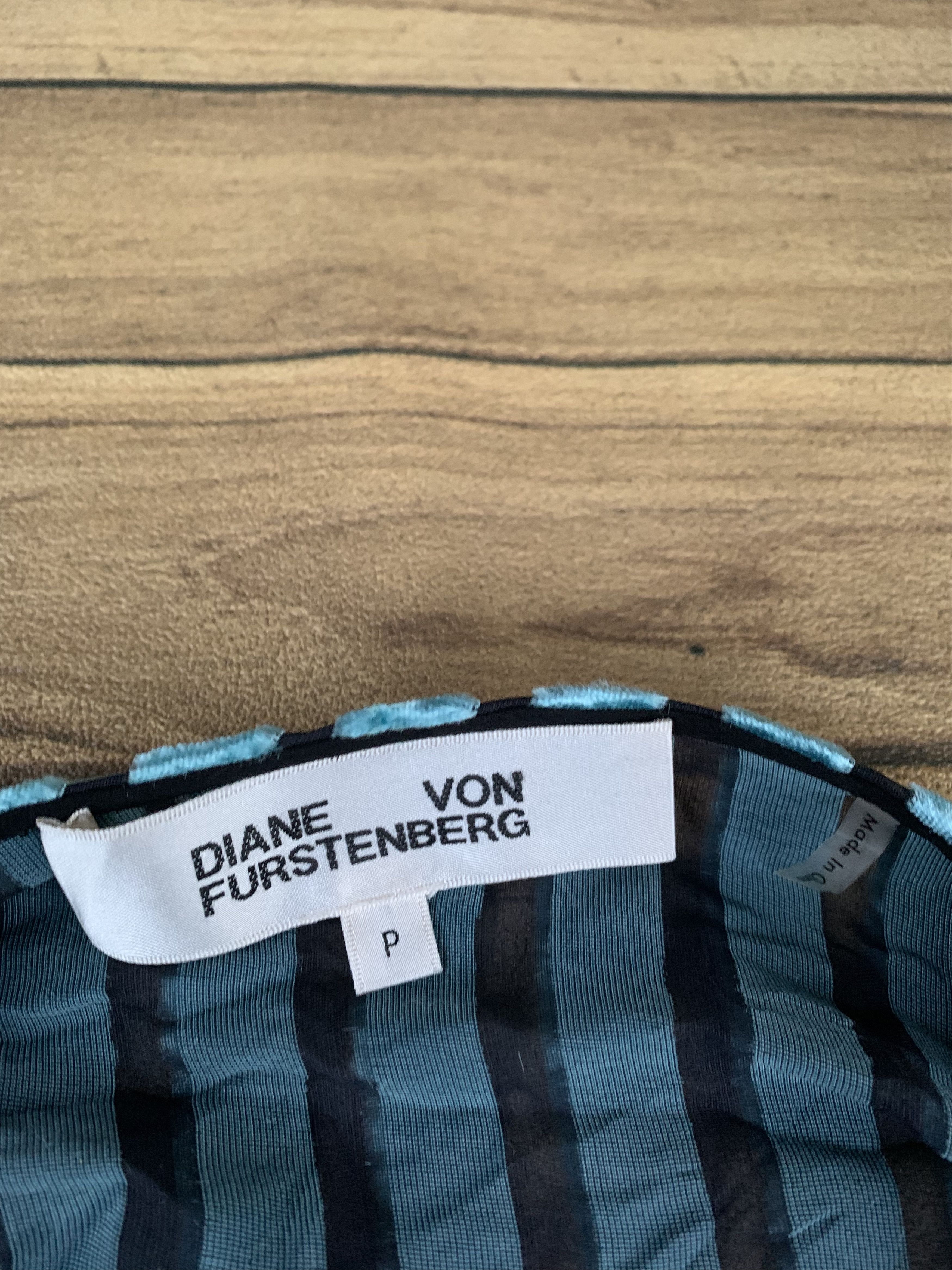 Diane von Furstenberg Diane Von Furstenberg Long Sleeve Crossover Velvet Blouse Size M / US 6-8 / IT 42-44 - 3 Thumbnail