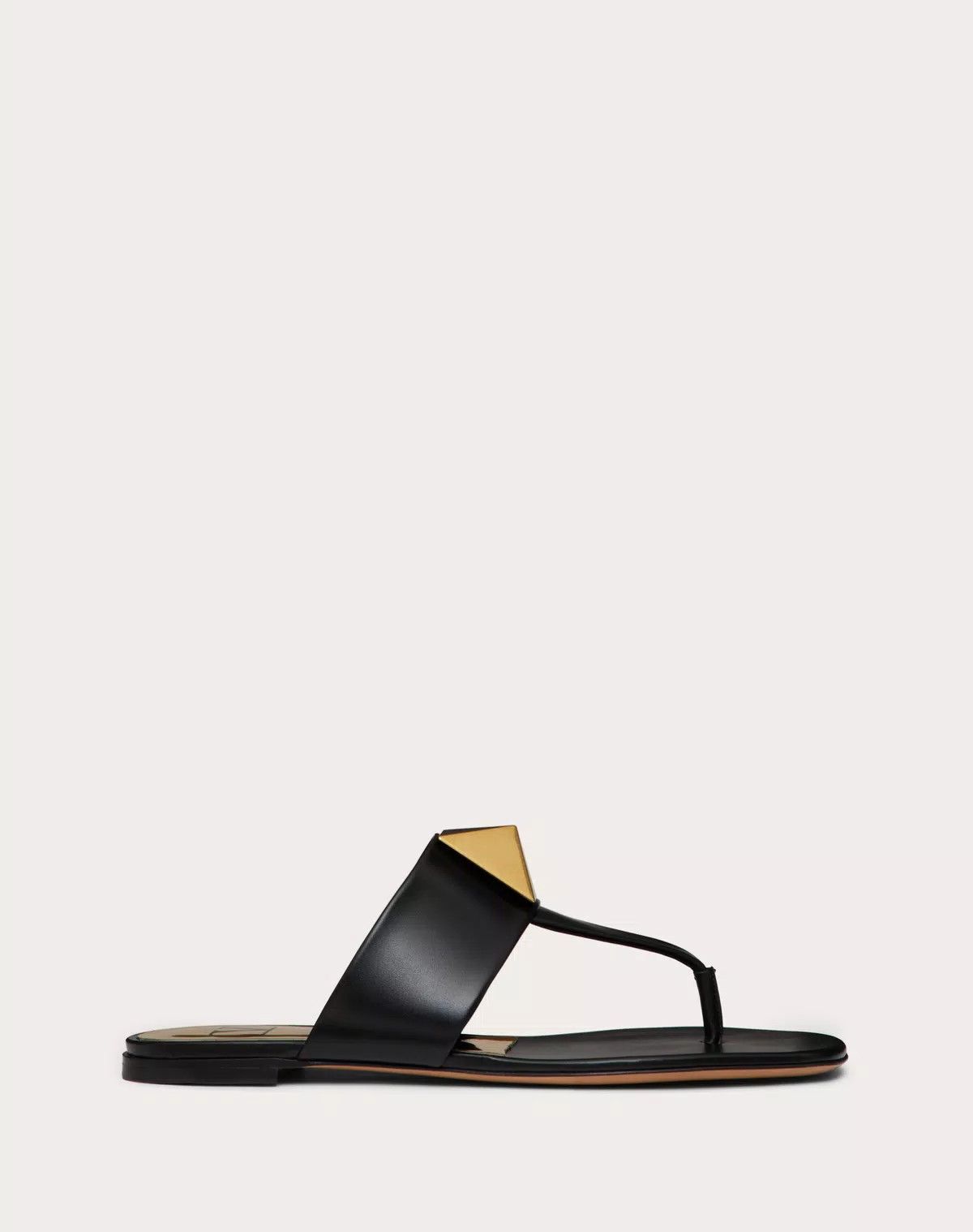 Valentino o1s1wg110625 One Stud Flat Thong Sandal In Calfskin in Black Size US 6 / IT 36 - 1 Thumbnail