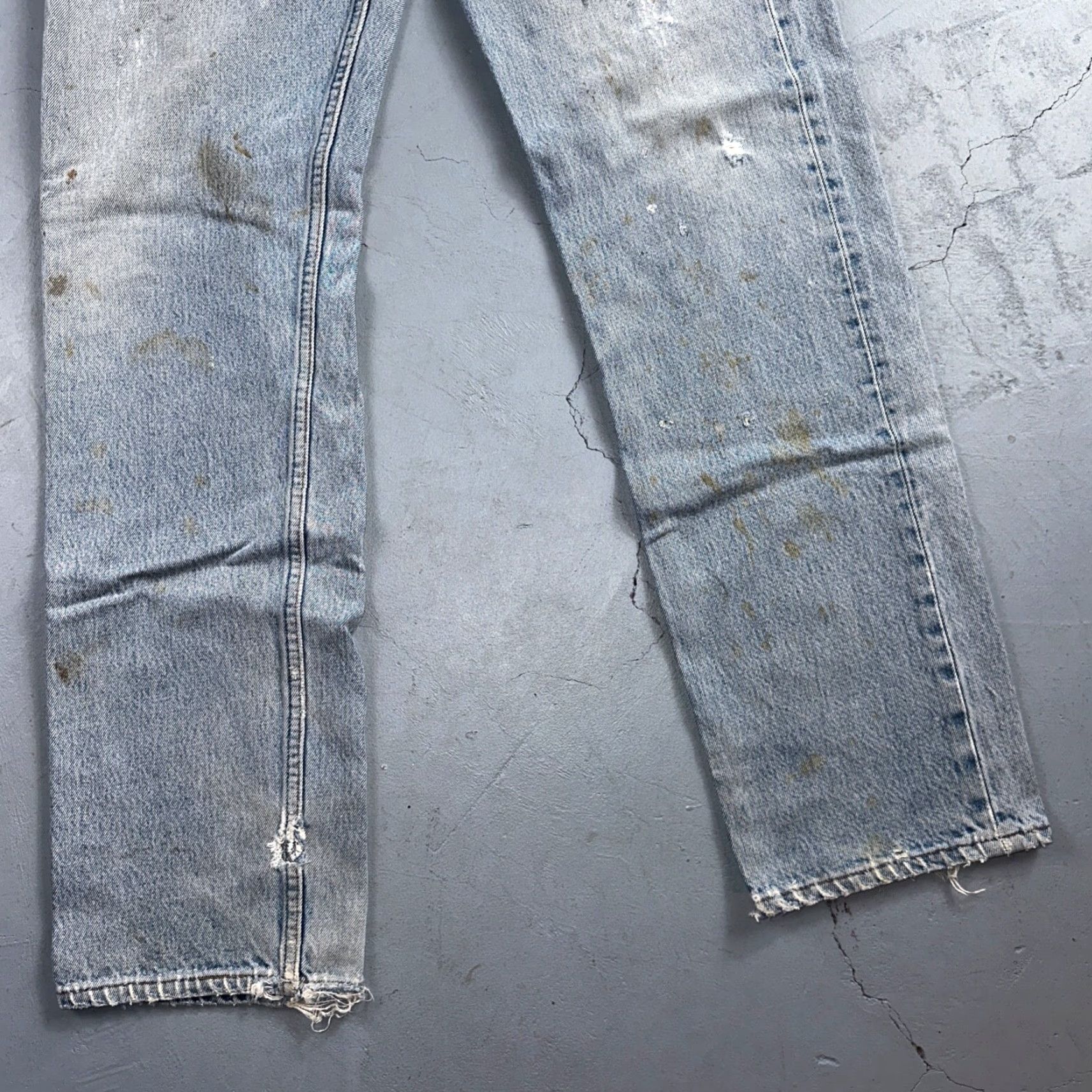 Levi's VINTAGE Levi's 501 Jeans Straight 90s USA Blue Light Wash 34x34 Mens Regular 34 Inseam 34 Jeans Size US 34 / EU 50 - 3 Thumbnail