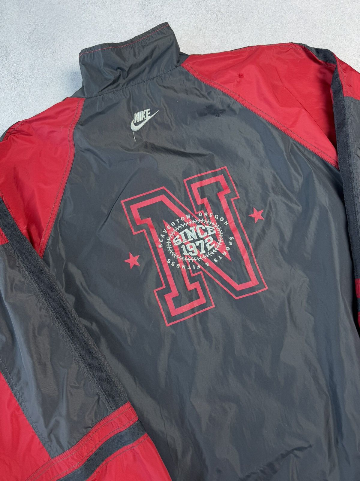 Nike Vintage 90s Nike Beaverton Oregon Nylon Track Jacket Size US L / EU 52-54 / 3 - 5 Thumbnail
