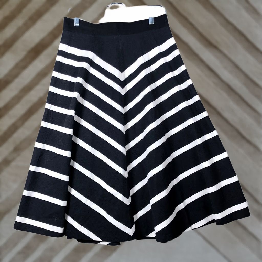 Banana Republic Banana Republic Skirt Black White Pull On Back Zip Stretch 10 Midi Women Regular Size 32" / US 10 / IT 46 - 1 Thumbnail