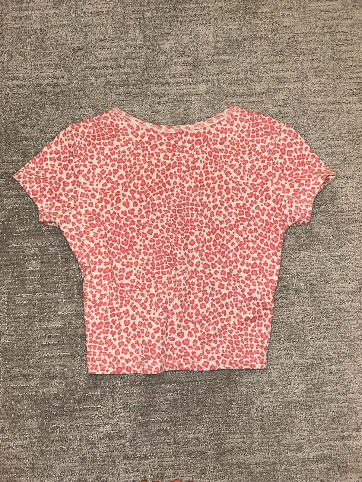 Brandy Melville Brandy Melville pink cheetah print cropped tee Size ONE SIZE - 3 Thumbnail