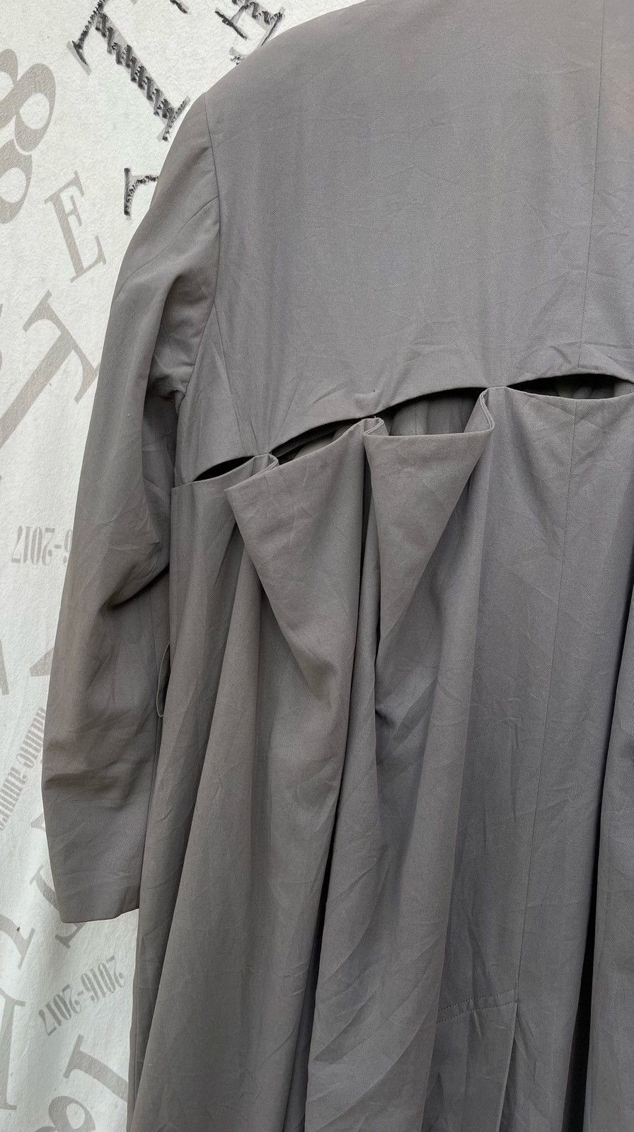 Issey Miyake 🔥A/W 1990'S ISSEY MIYAKE DOUBLE BREASTED CUT-OUT OVERCOAT Size US M / EU 48-50 / 2 - 10 Thumbnail
