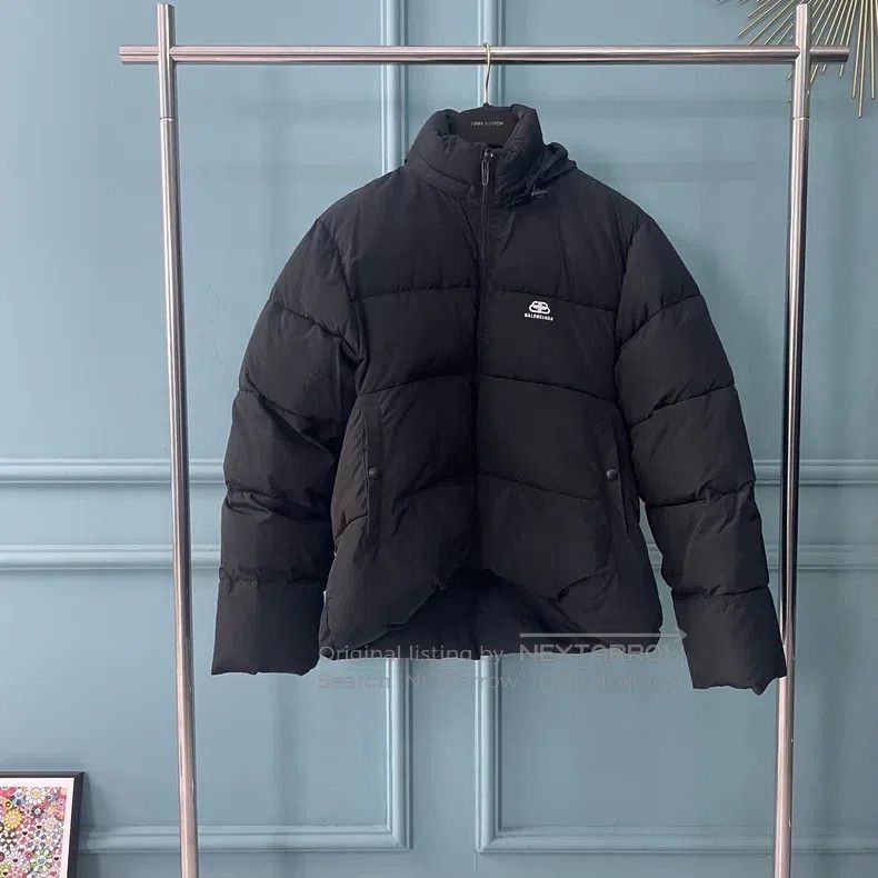 Balenciaga Balenciaga Chest lock logo black down coat Size XXS / US 00 / IT 34 - 1 Thumbnail